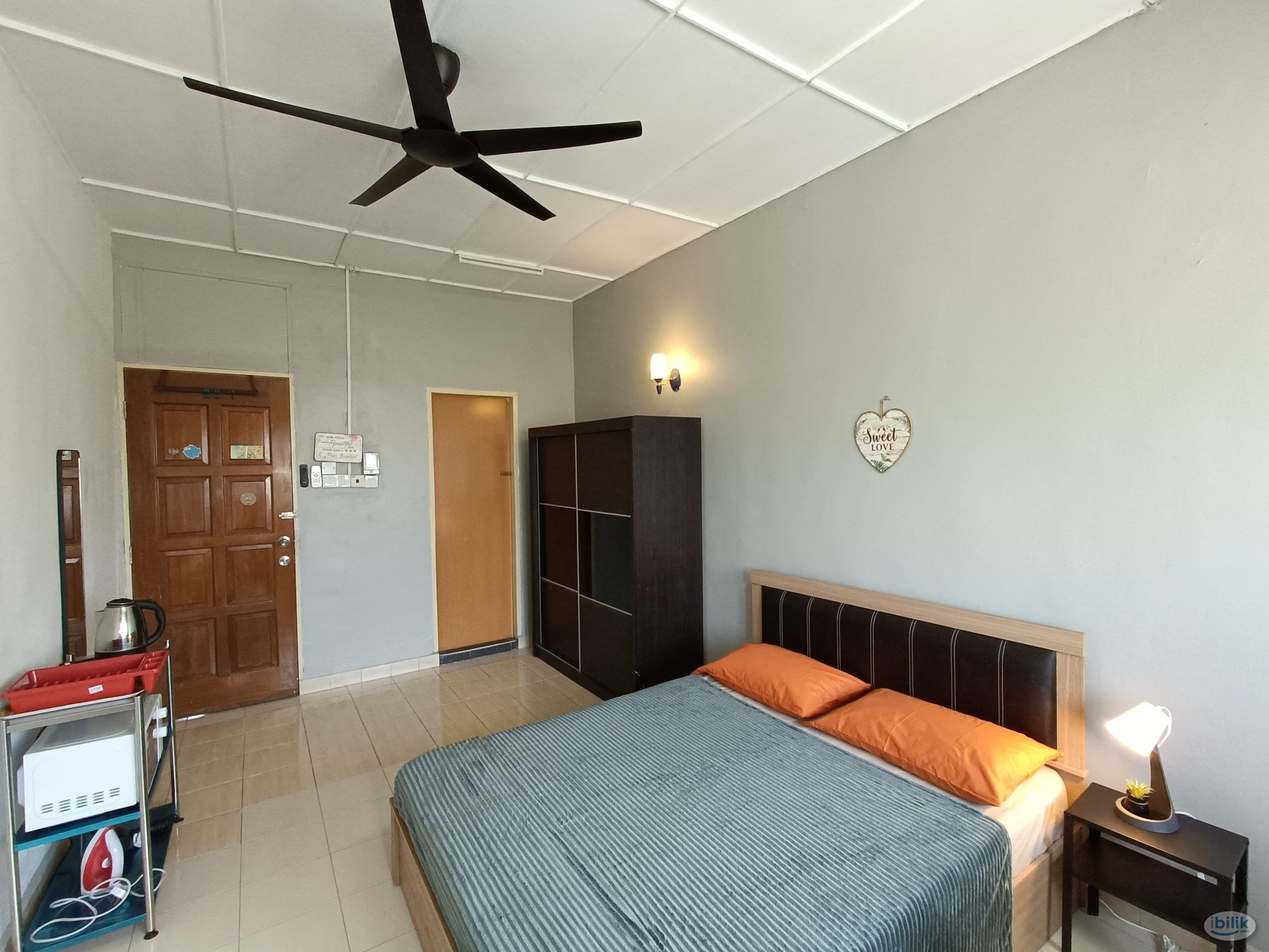 Master Room at SS2, Petaling Jaya-private bathroom, private washing machine - Image 1