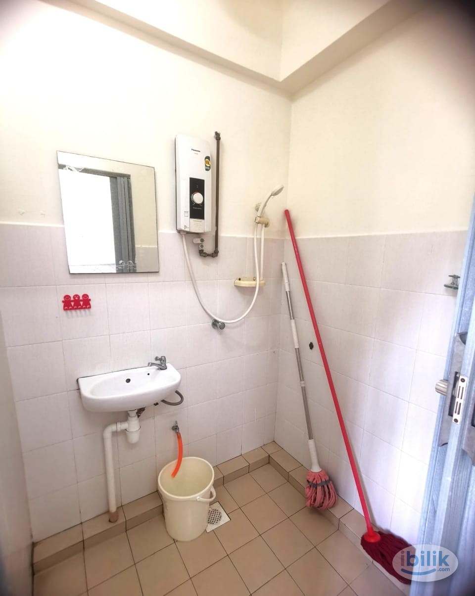 Master Room at Relau, Penang - Image 5