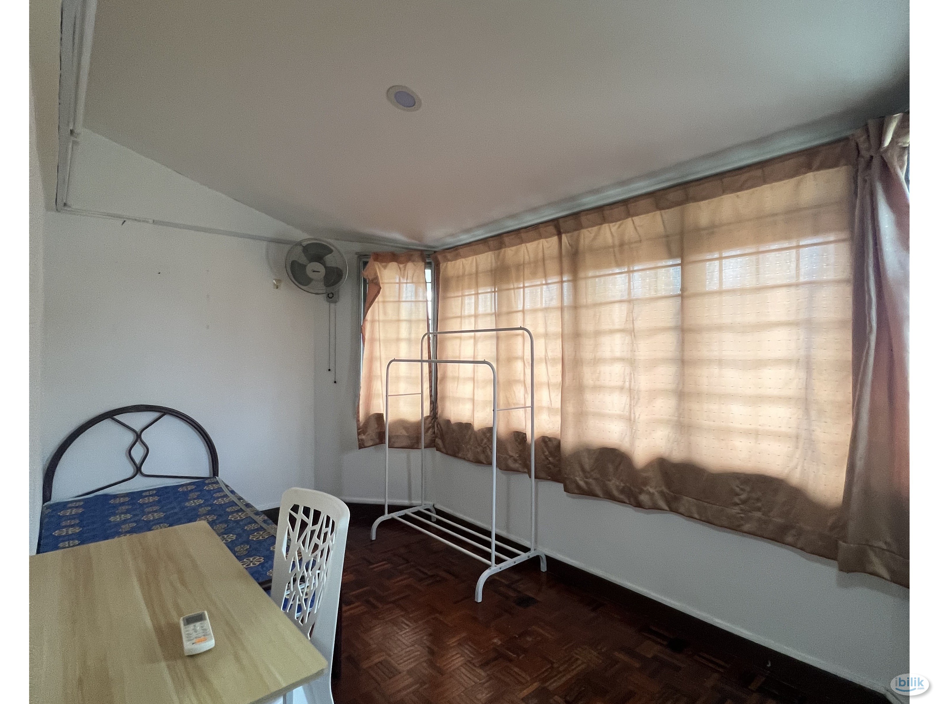 Room Attach To Sharing Toilet Nearby LRT / MRT Station For Rent - Image 1
