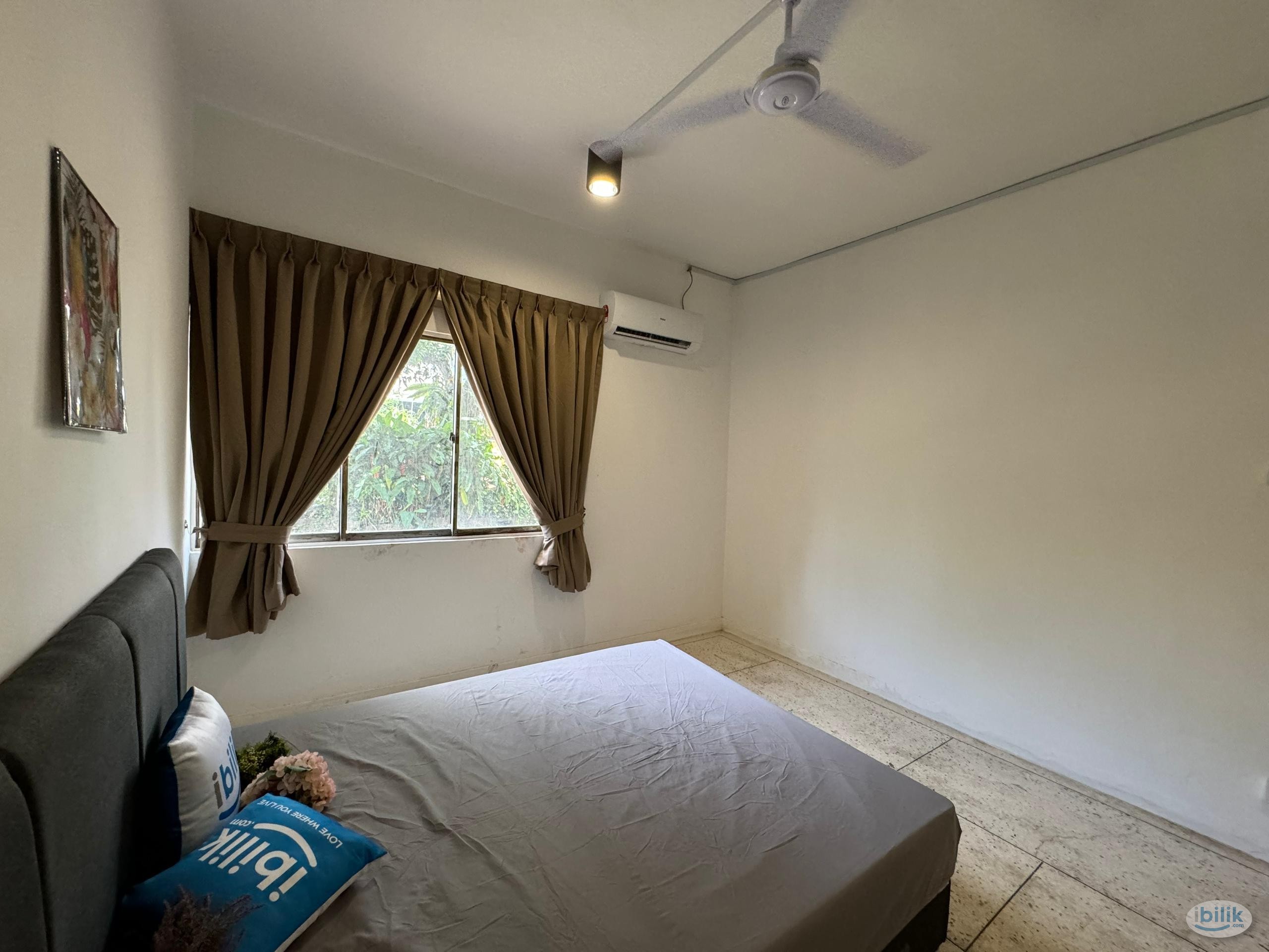 📍CIQ ROOM FOR RENT💰Super Low Down payment 💰Cool Living Middle Room at CIQ, Johor Bahru - Image 1