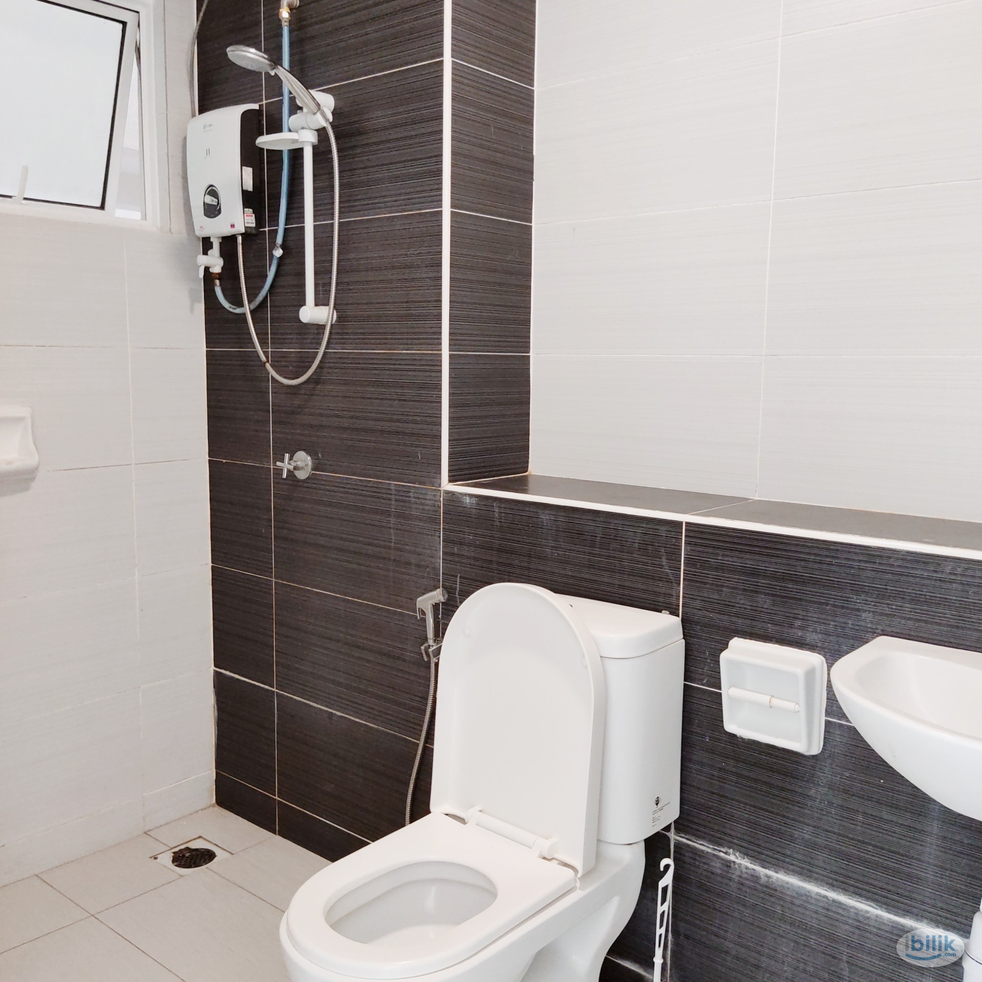 Girls House, Master Room with Private Bathroom near Equine, Alice Smith School, Putra Permai, Hosp Serdang, Cyberjaya, M - Image 4