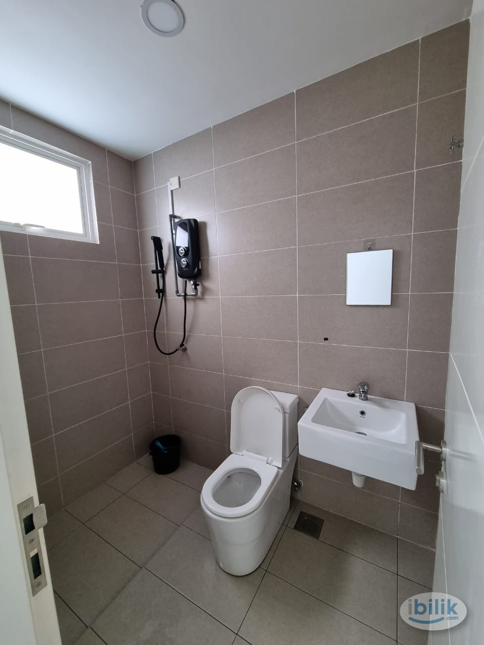 Middle Room at Sendayan, Seremban - Image 2