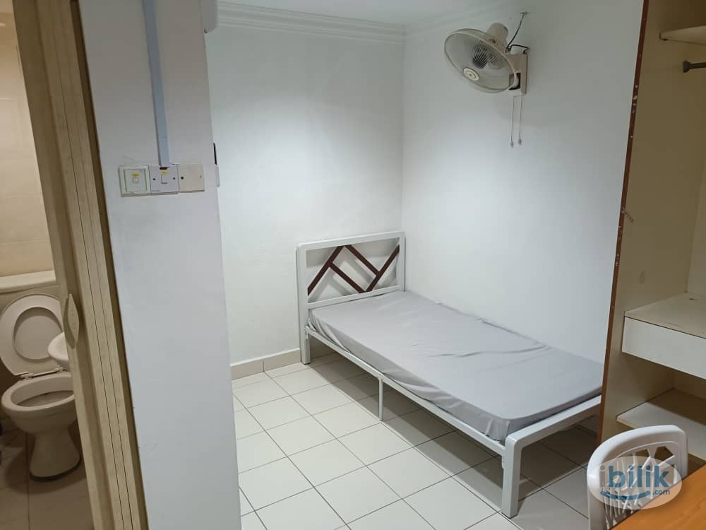 Middle Room at Section 1, Petaling Jaya - Image 1