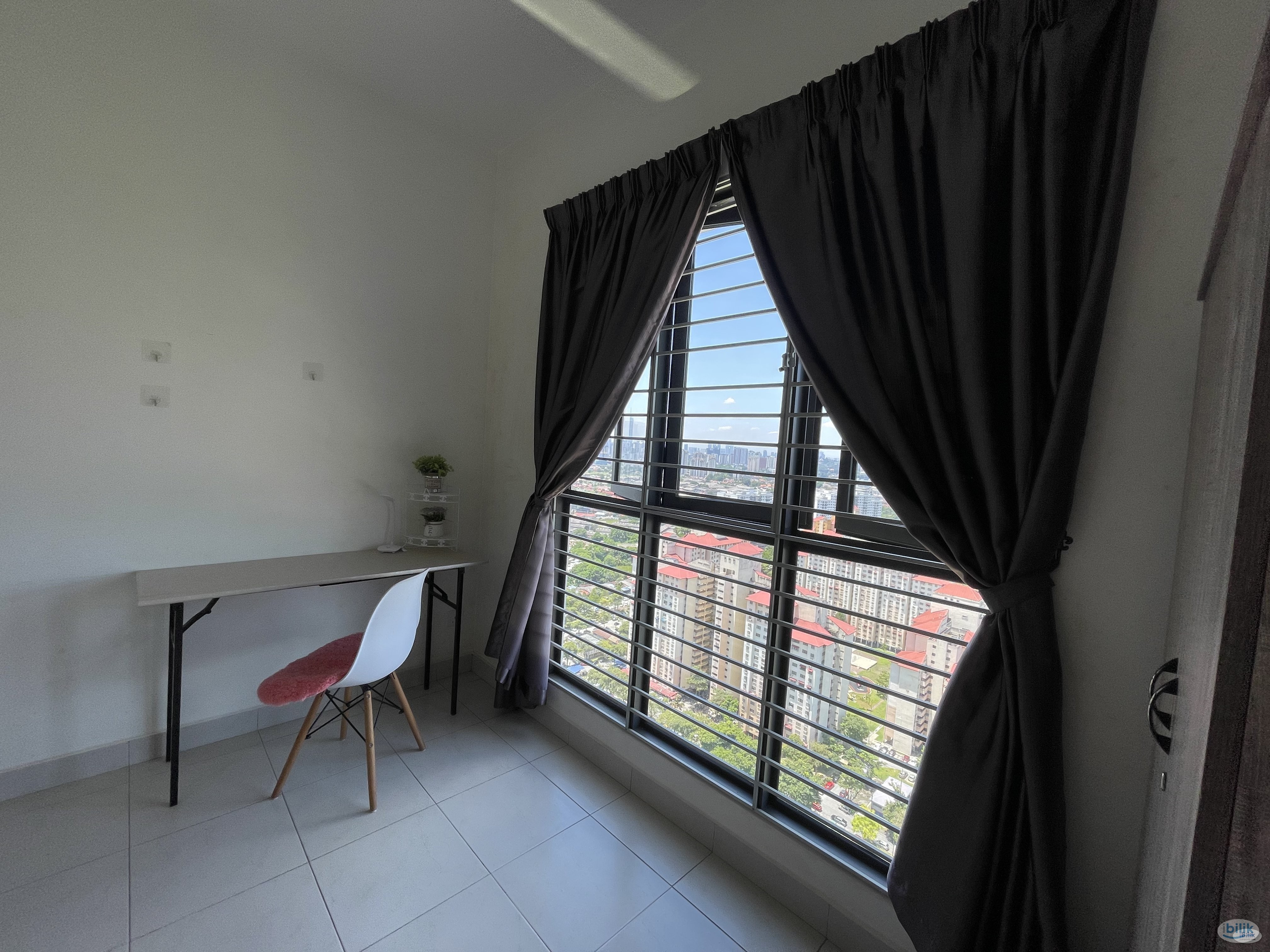 Near KTM & MRT Kg Batu 🏡 Fully Furnished Medium Room with Free Utilities @ Sentul 🏡 - Image 2