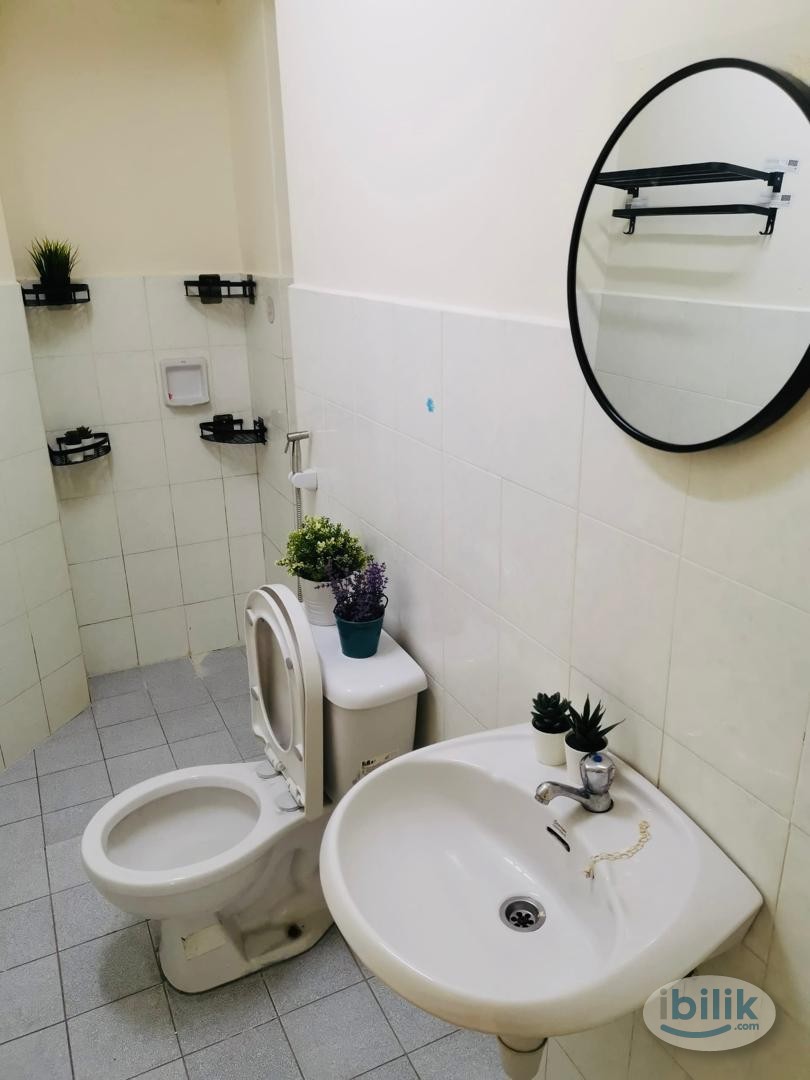 SMALL ROOM di Bukit Jalil.Boleh jalan kaki ke Pavilion Bukit Jalil.Bilik Berperabot Sepenuhnya! Terus pindah masuk denga - Image 3