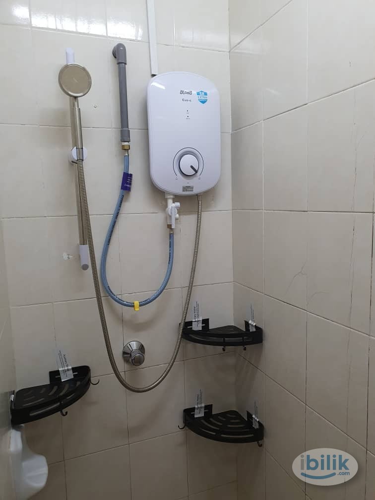 MALE 🚹 Unit only Middle Room at SUBANG, Walking distance to BRT, Walking distance to Damen Usj, Segi University, Mydin S - Image 3