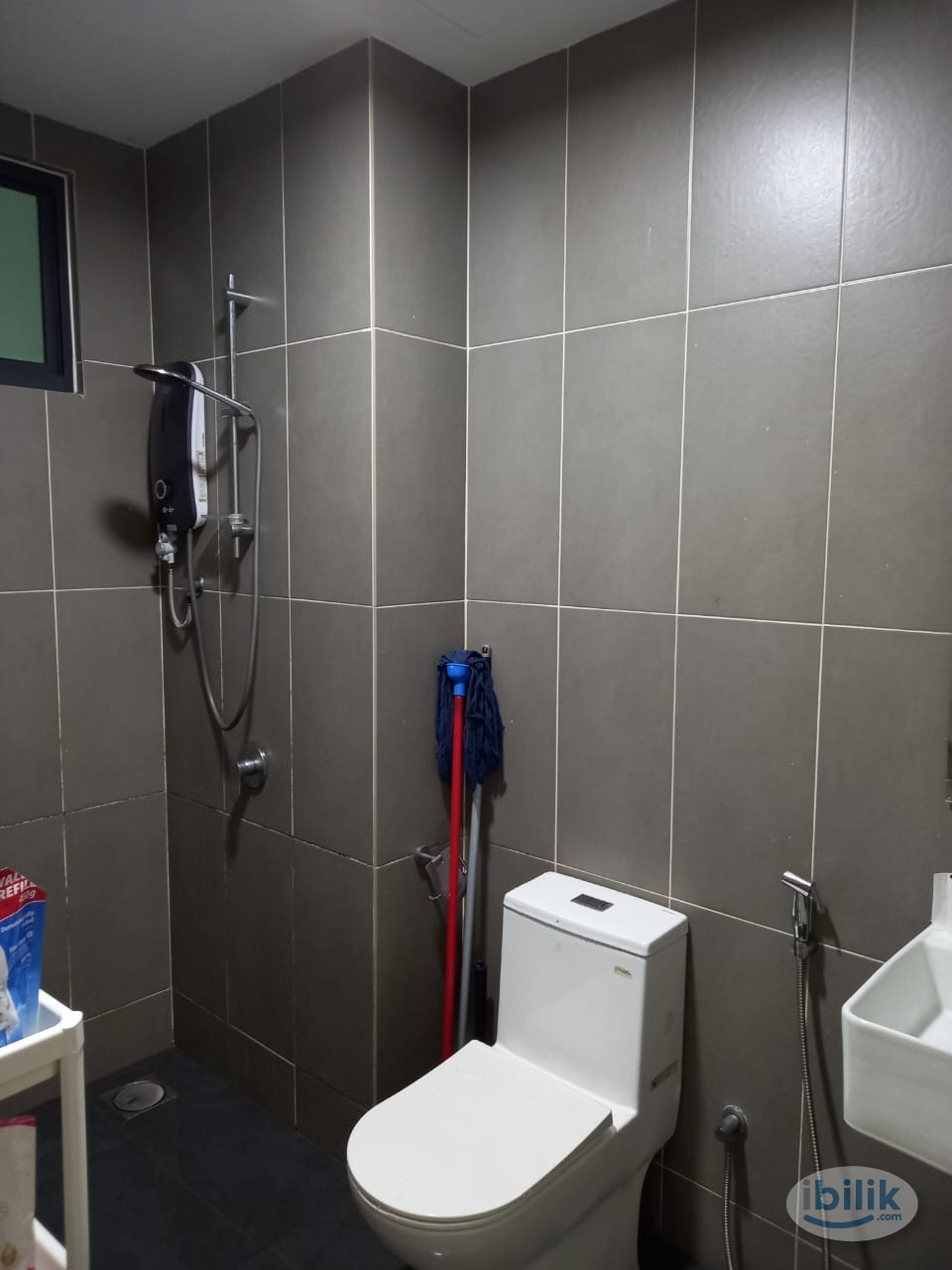 Middle Room at Greenfield Residence, Bandar Sunway - Image 5