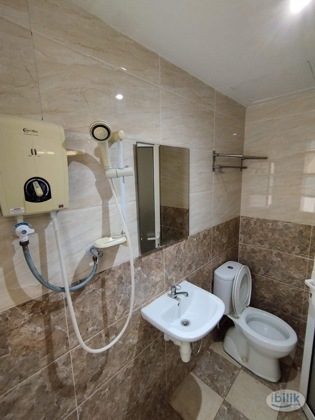 Zero Deposit⭐️⭐️ Q Inn Hotel Room at PJS 8, Bandar Sunway Attached Private Toilet - Image 1