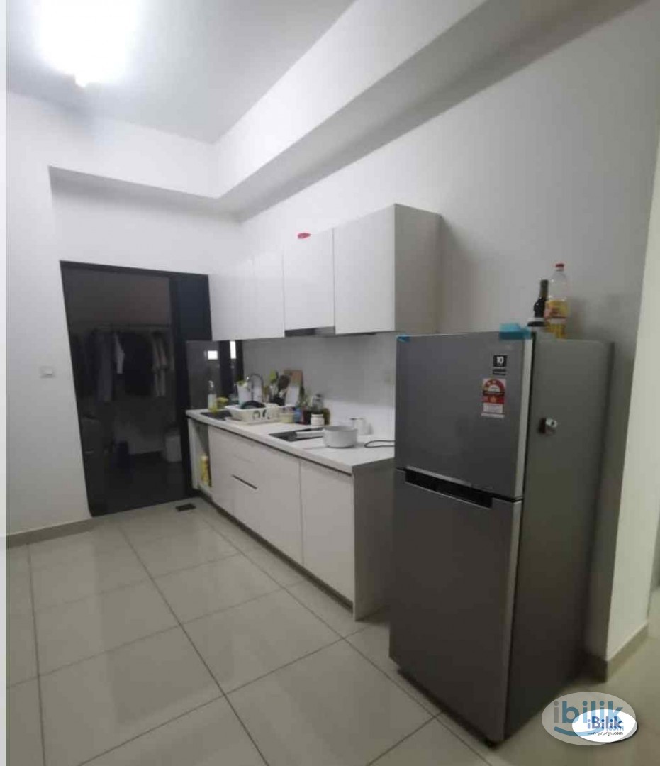 ⭐Female Unit⭐Middle Room at Glomac Centro, Bandar Utama - Image 1