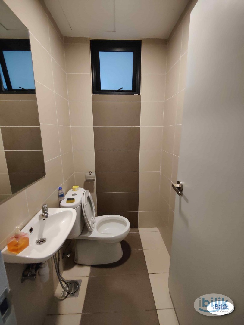 ⭐Female Unit⭐Middle Room at Glomac Centro, Bandar Utama - Image 2