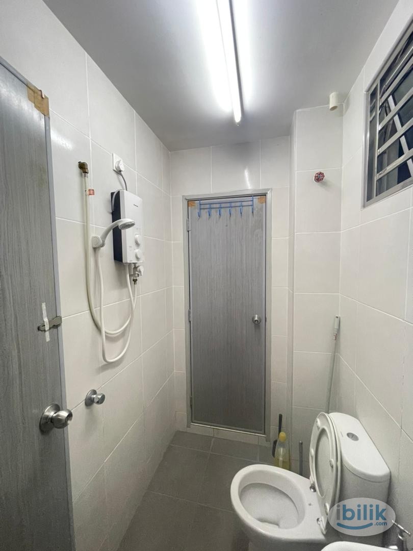 Single Room  with attached bathroom at Batu Kawan, Seberang Perai - Image 4