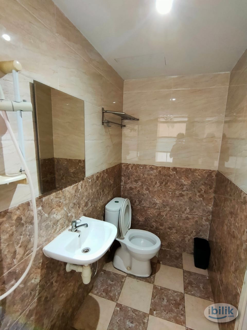 💥Near By Sunway pyramid💥Fully Furnish Master Room with Aircond & Private bathroom at Suriamas Sunway, Sunway Mentari - Image 2