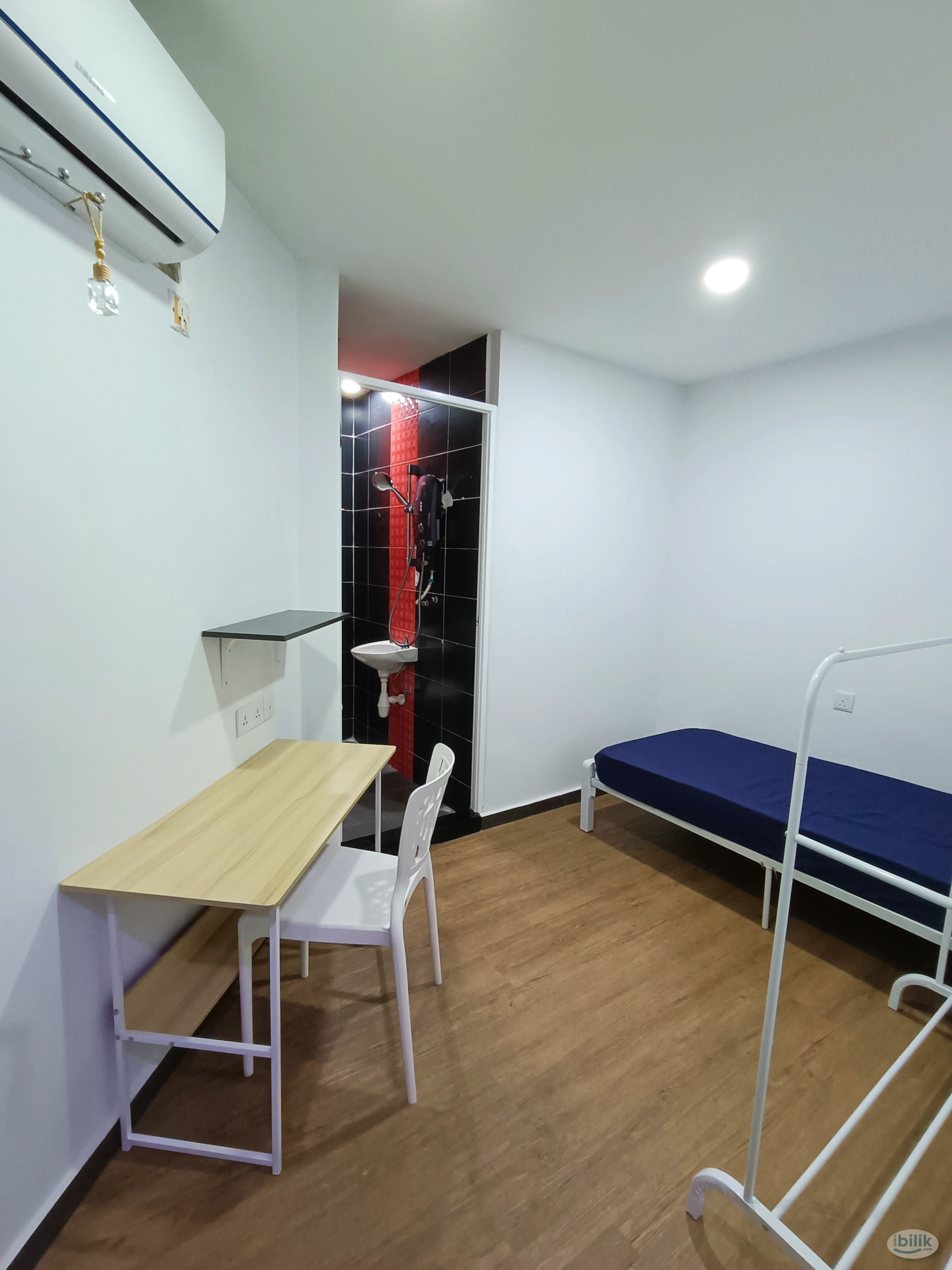 Working Place at Paradigm Mall ❓ Room attach with Toilet at SS 4 near to LRT Kelana Jaya Line - Image 1