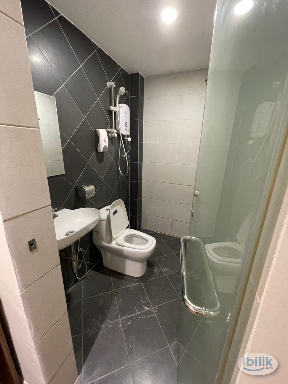 🚗5 Mins driving distance to UITM SHAH ALAM ❗ MASTER Room Rent at Klang near to Intan Millennium Square (IMS),I-city,Aeon - Image 3