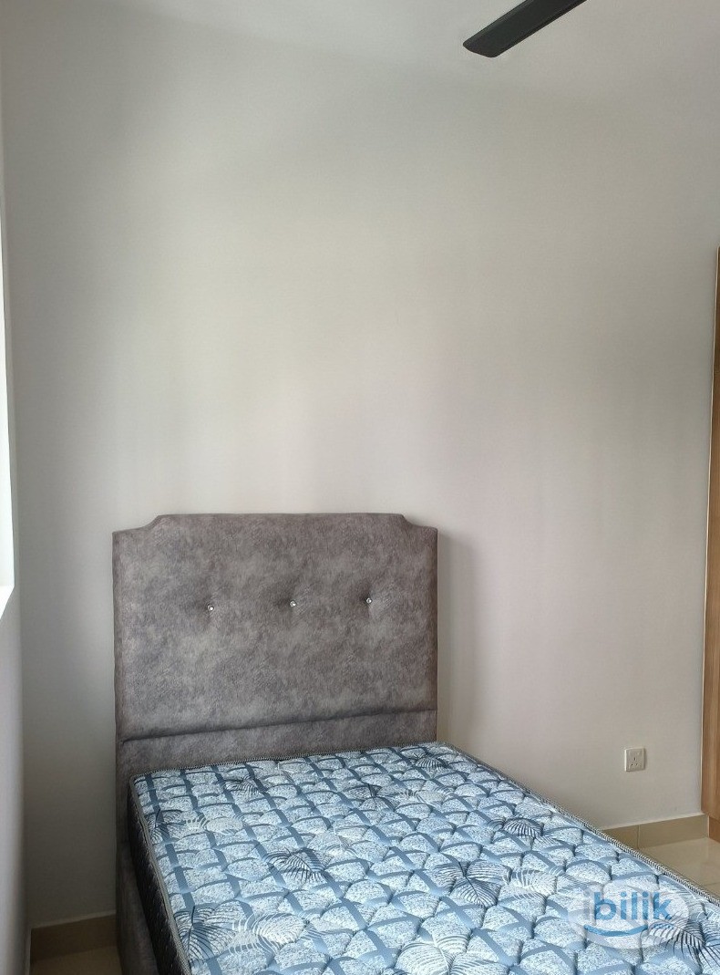 Middle Room at Alanis Residence, KLIA, Sepang - Image 4