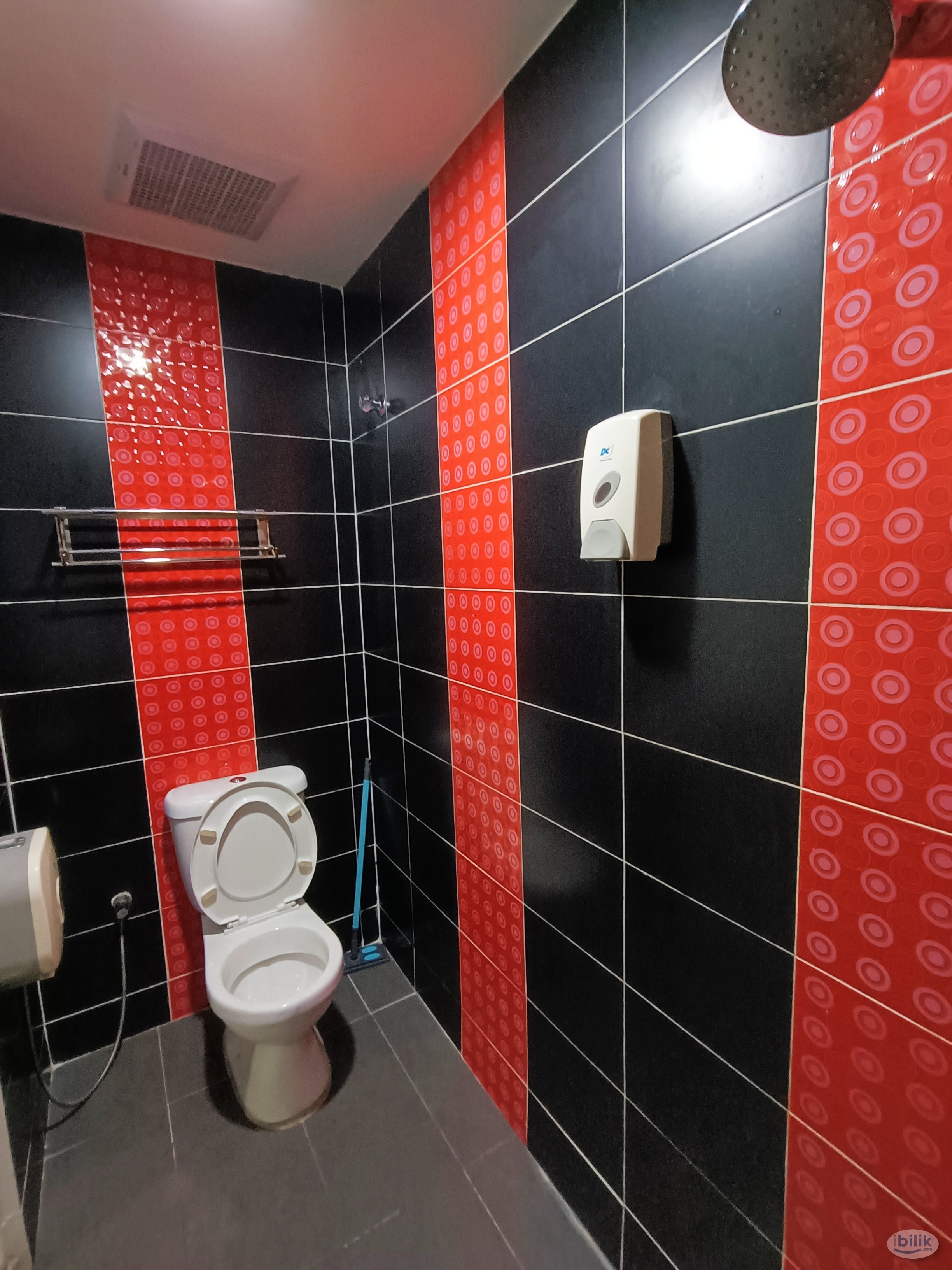 WALKING DISTANCE TO LRT KELANA JAYA🚶‍♀️🚶‍♀️super CONFORM😍😍 room in SS4 Kelana Jaya - Image 5