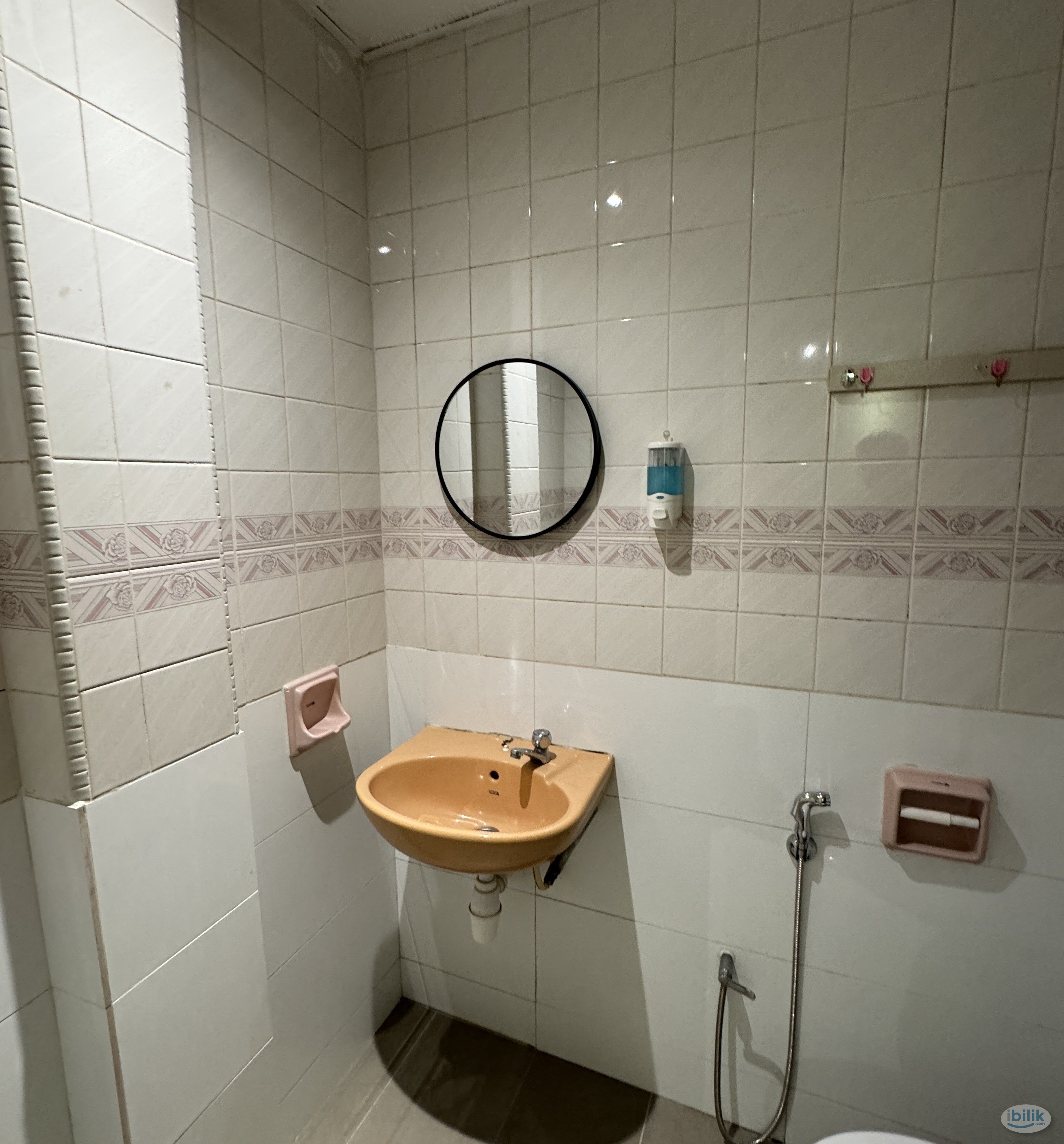 ZERO DEPOSIT PROMO Available🌈Cozy Co Living Hotel Room with Private Bathroom at Chow Kit 🌈 Right beside UUM KL, Tunku Az - Image 5