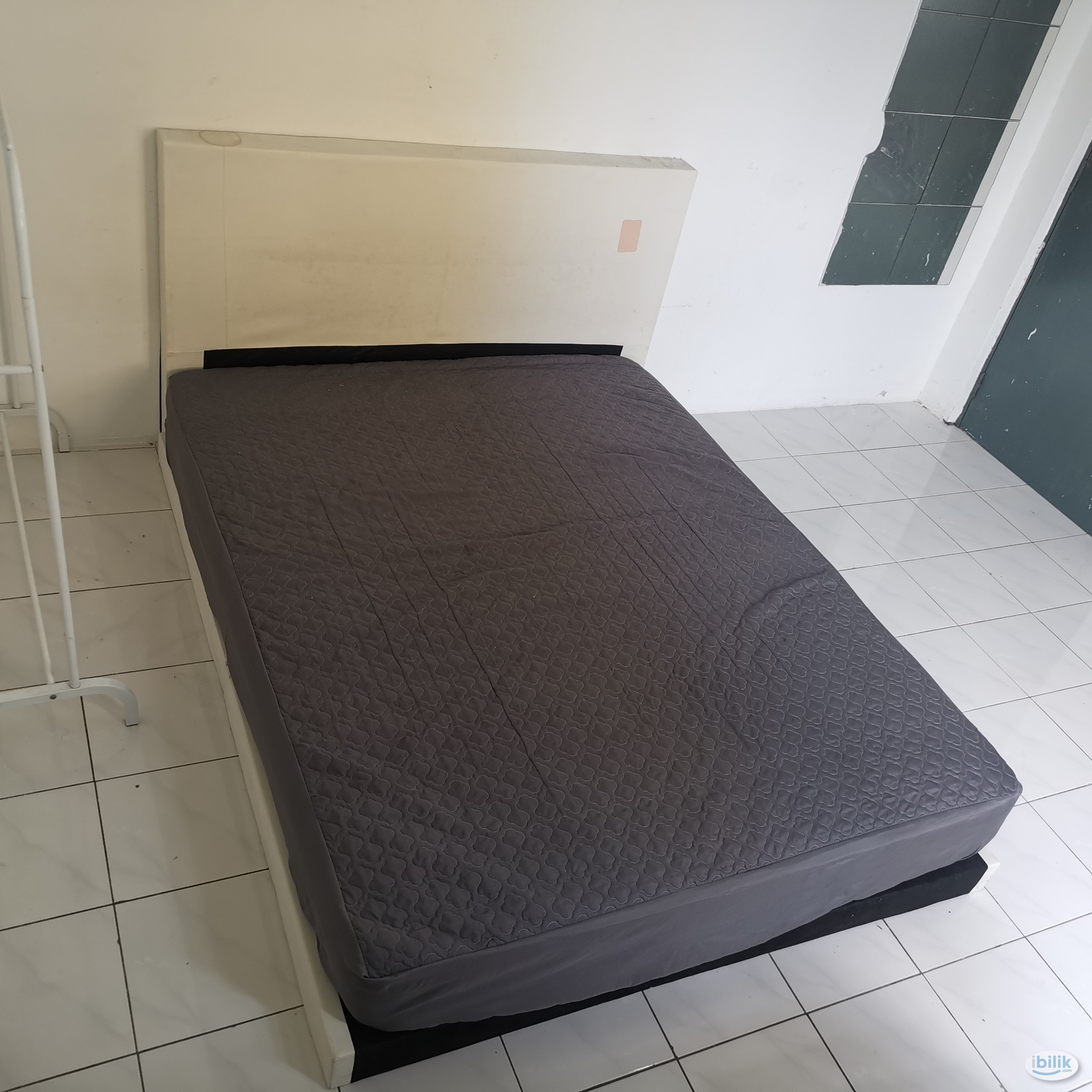 Master aircon room available for working couple - Image 1