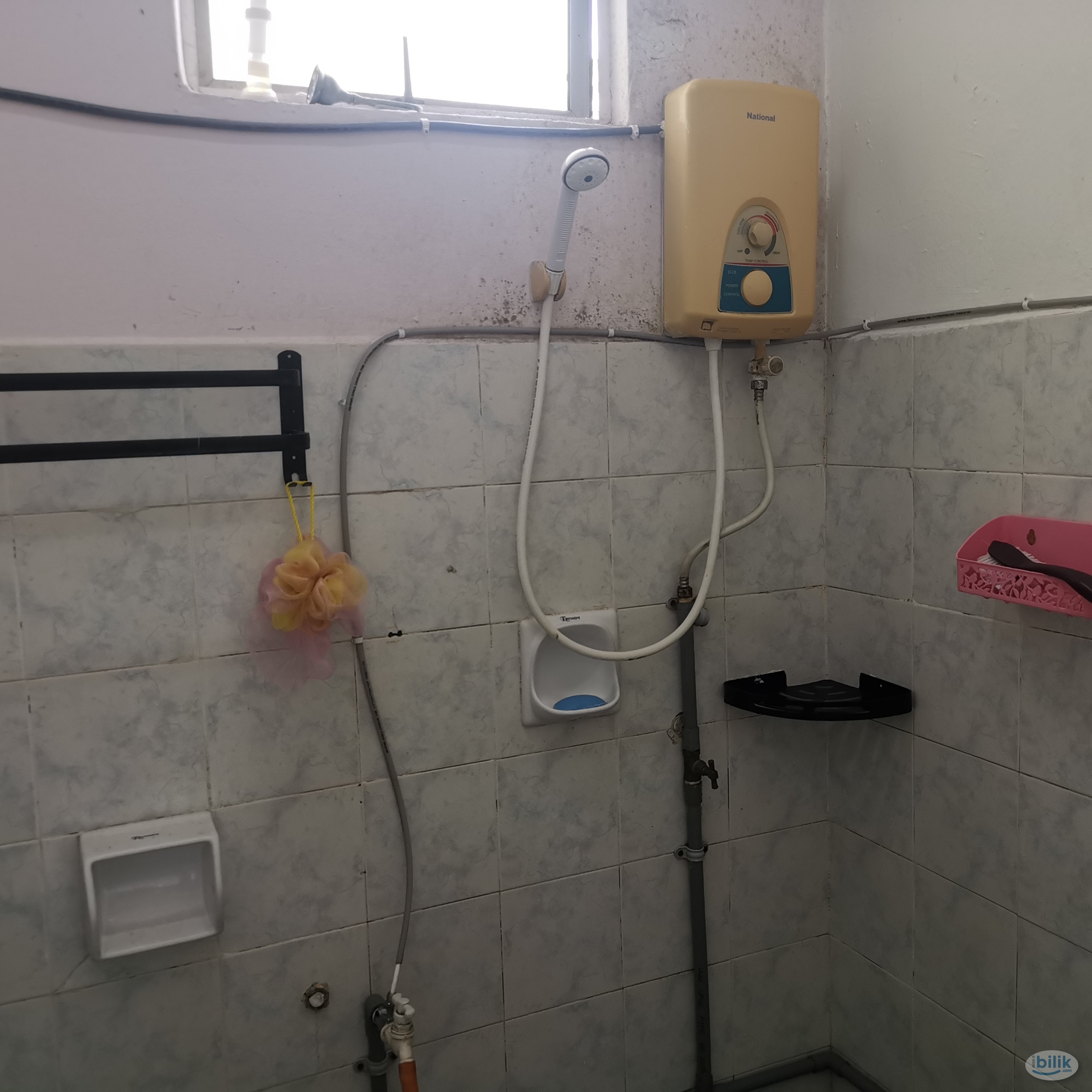 Master aircon room available for working couple - Image 3