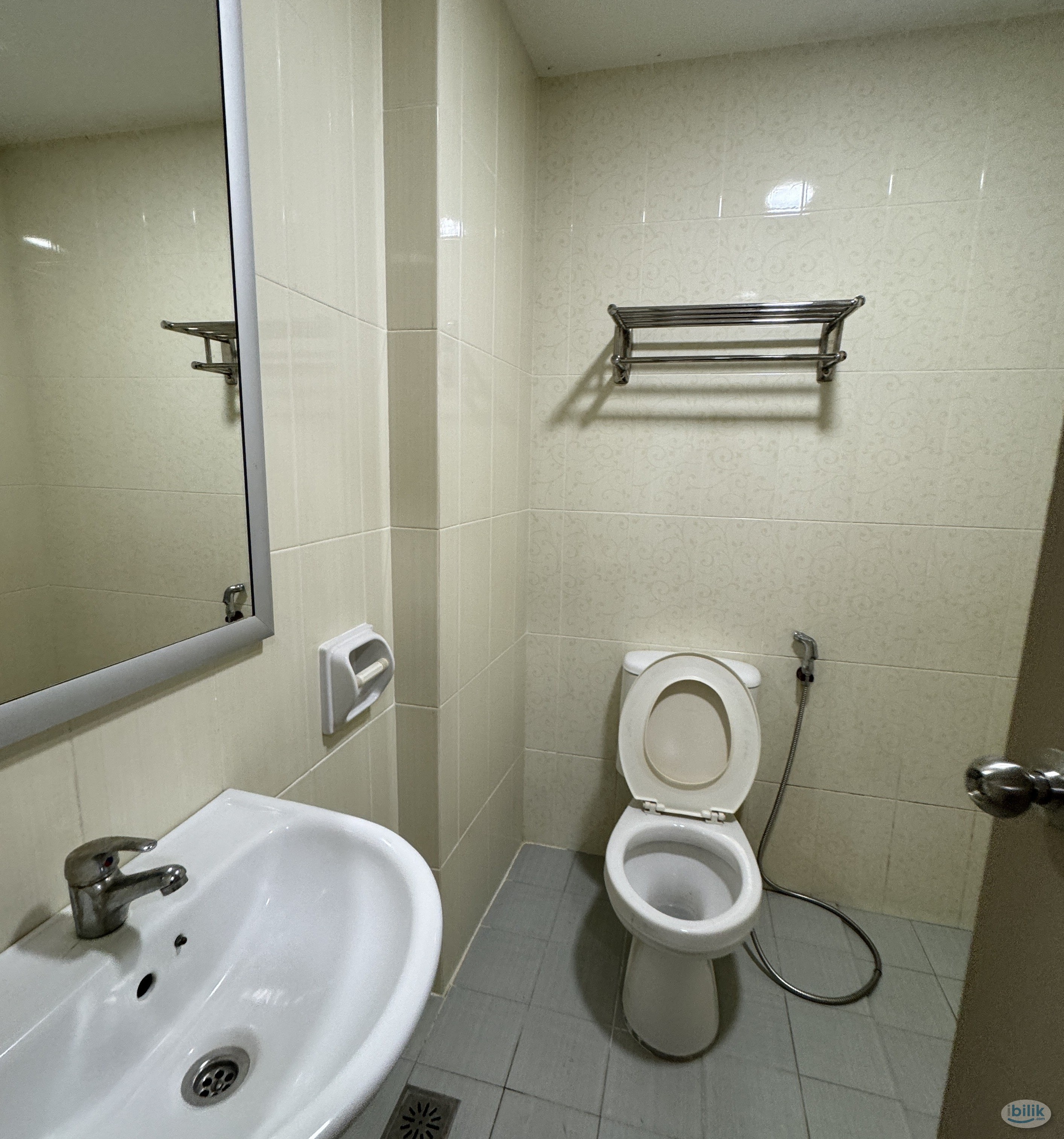 5 mins walk to Berjaya Times Square🔥Co Living Hotel Room at Bukit Bintang, KL City Centre🚆2 mins walk to Monorail Imbi,  - Image 3