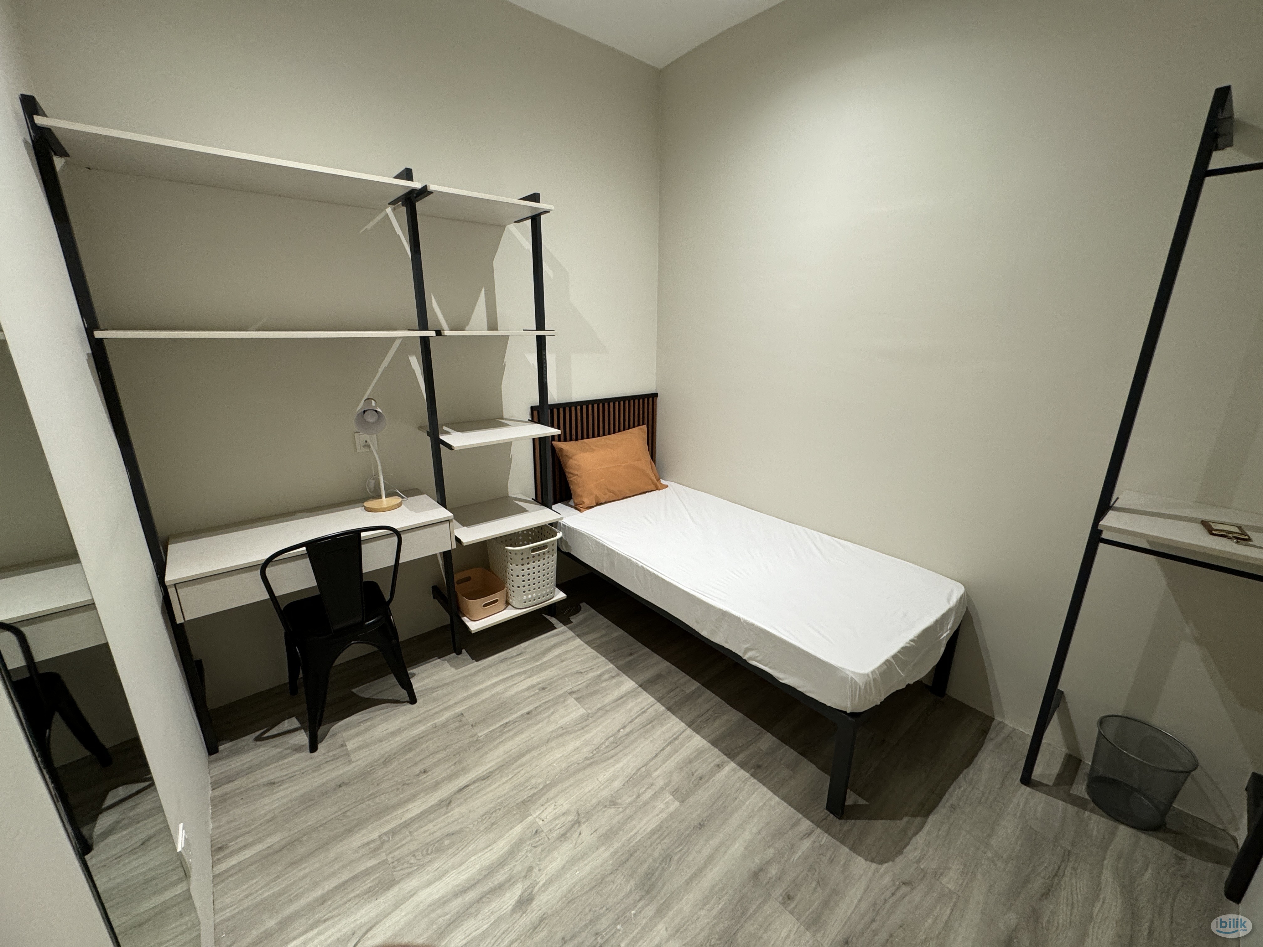 8 mins walk to LRT USJ 21 🚄 ALL FEMALE Single Room with Aircond at USJ 21, Subang Jaya🔥Nearby Main Place Mall USJ 21 - Image 2