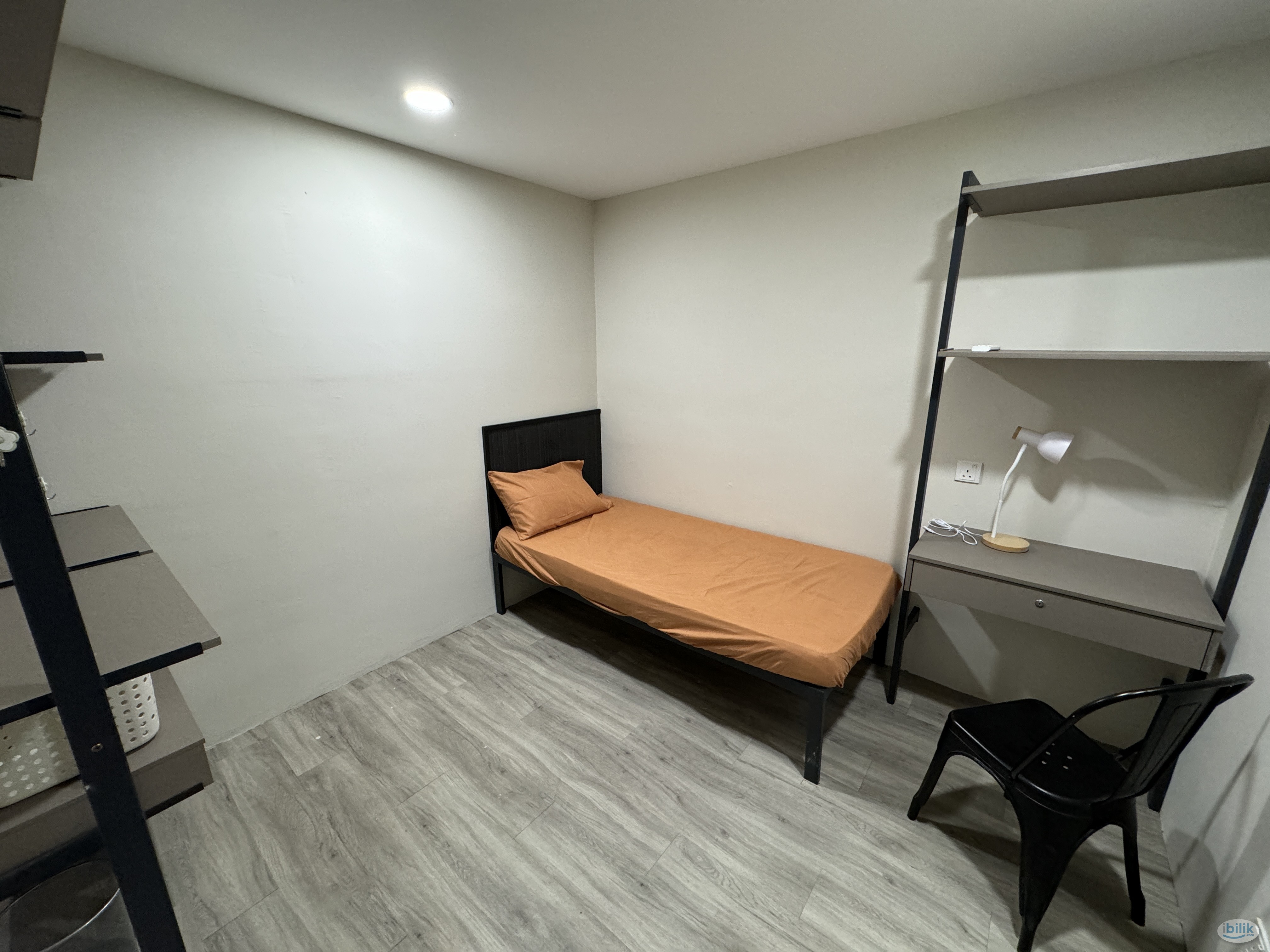 All FEMALE Unit 🚺 Single Room with Aircond @ 8 mins walk to LRT USJ 21 🚄 Direct Route to KLCC and KL Sentral🔥Nearby Main - Image 2