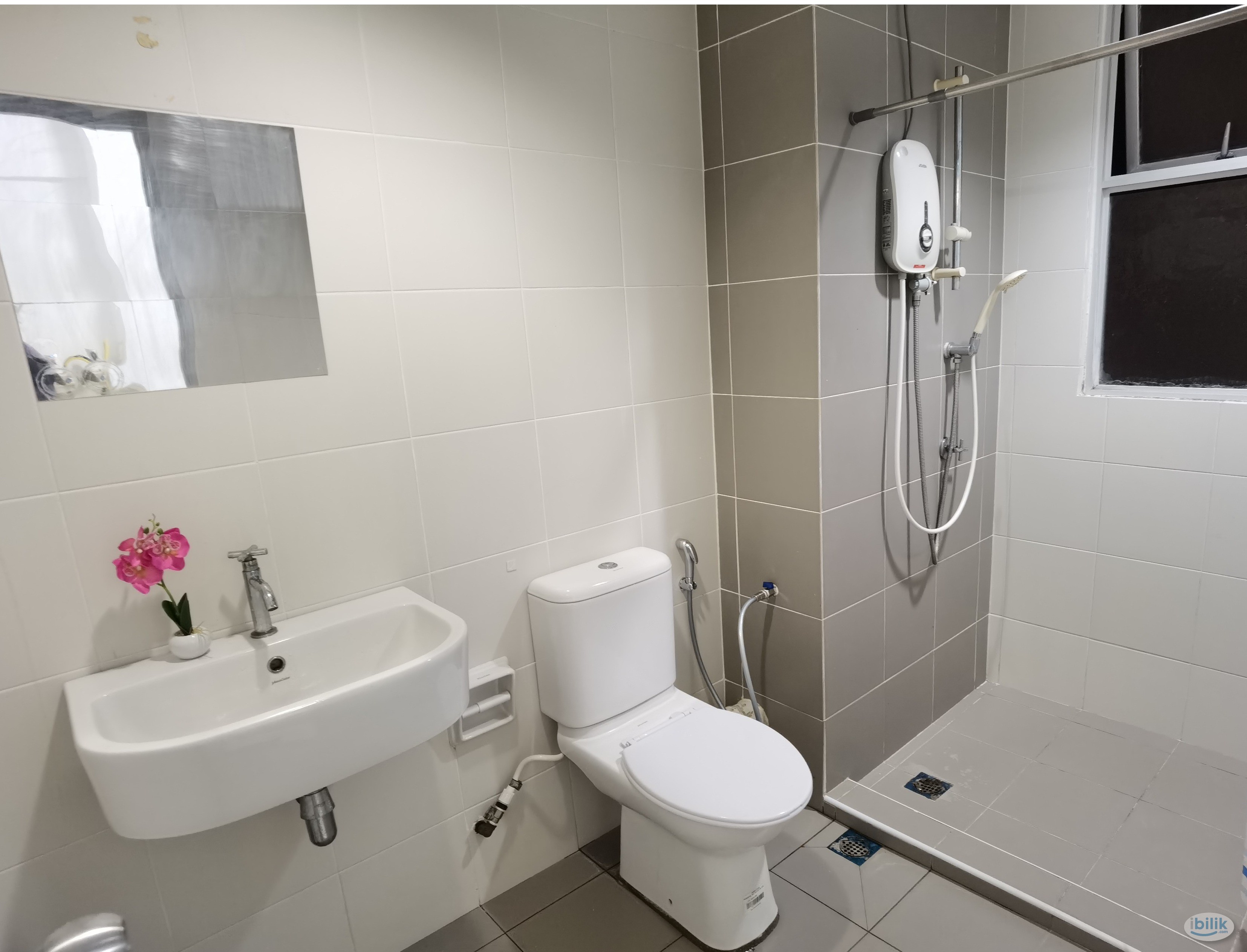 Single Room For Rent At Elit Heights - Image 2