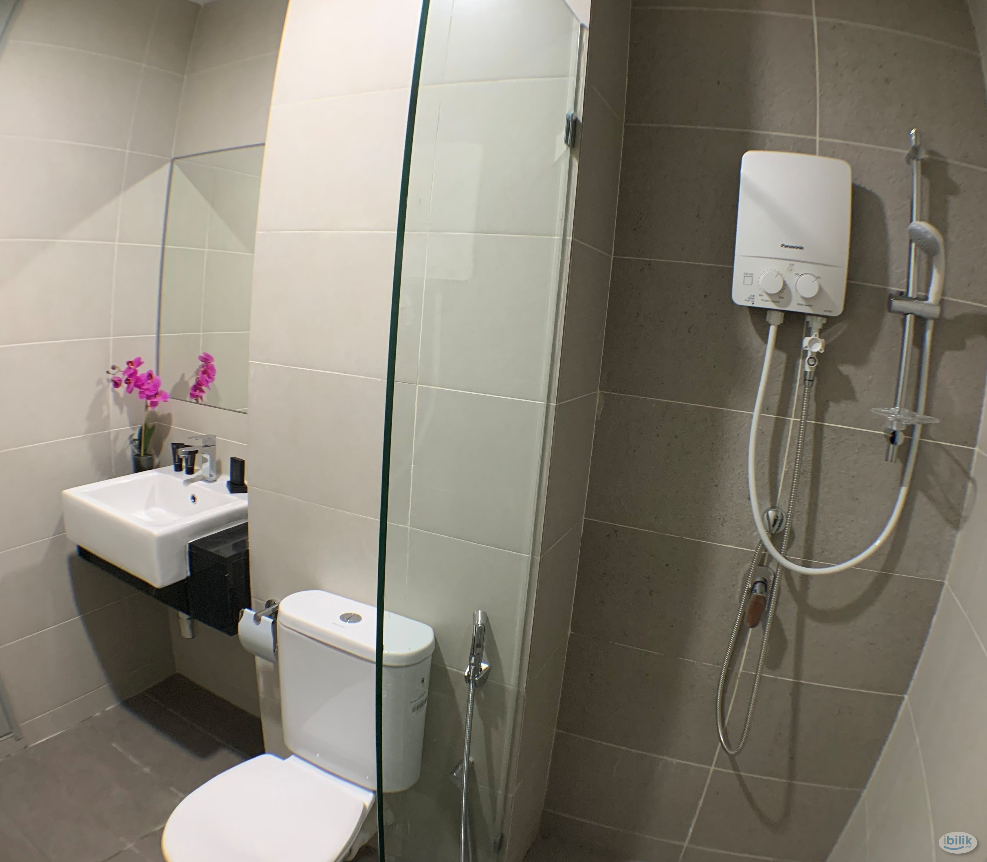 Middle Room For Rent At Tropicana Bay Residences - Image 1