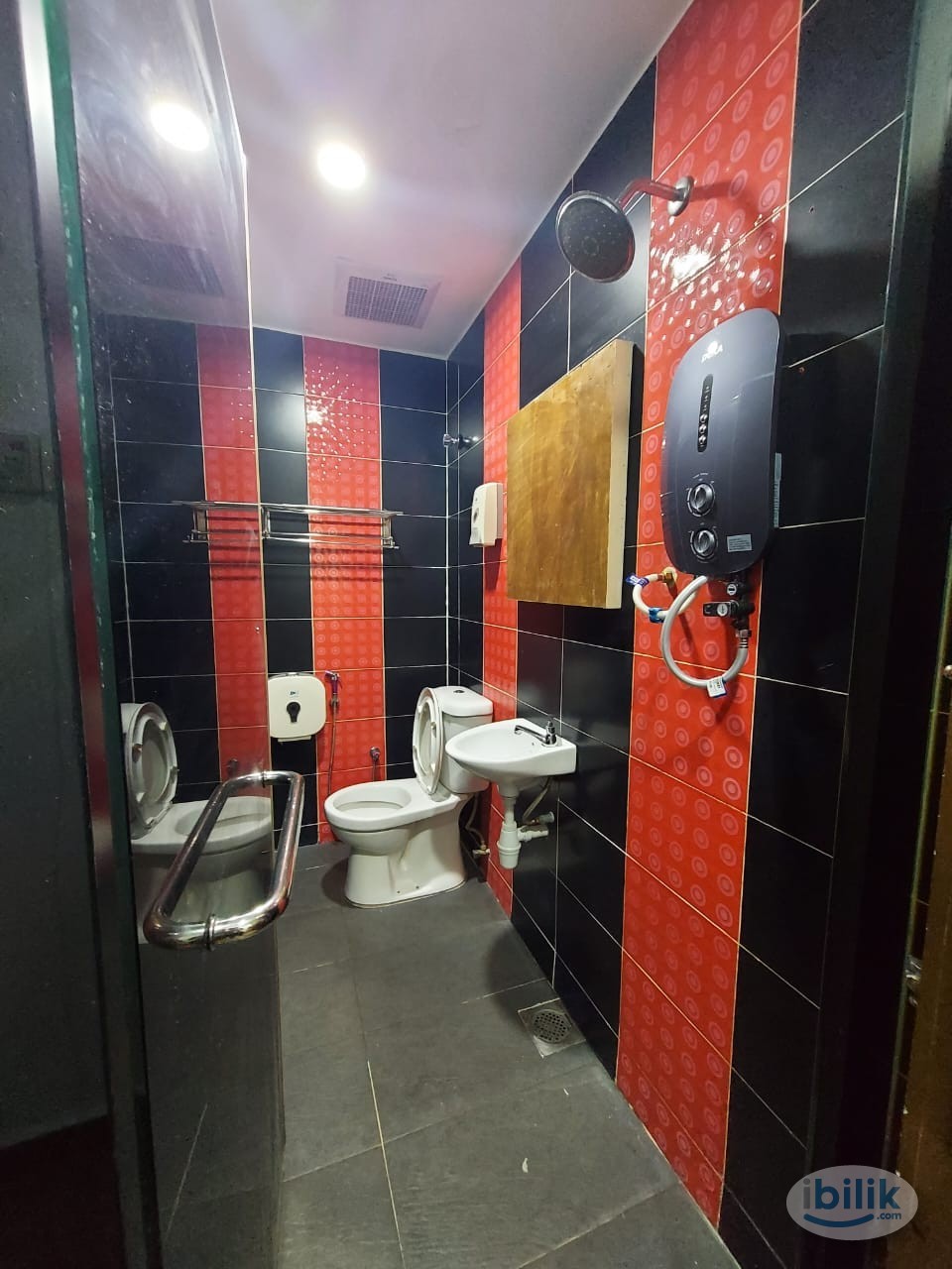 Raya Offer ❗ Near Kelana Jaya LRT 🚶 Master Room + Private Toilet for Rent at SS4 - Image 3
