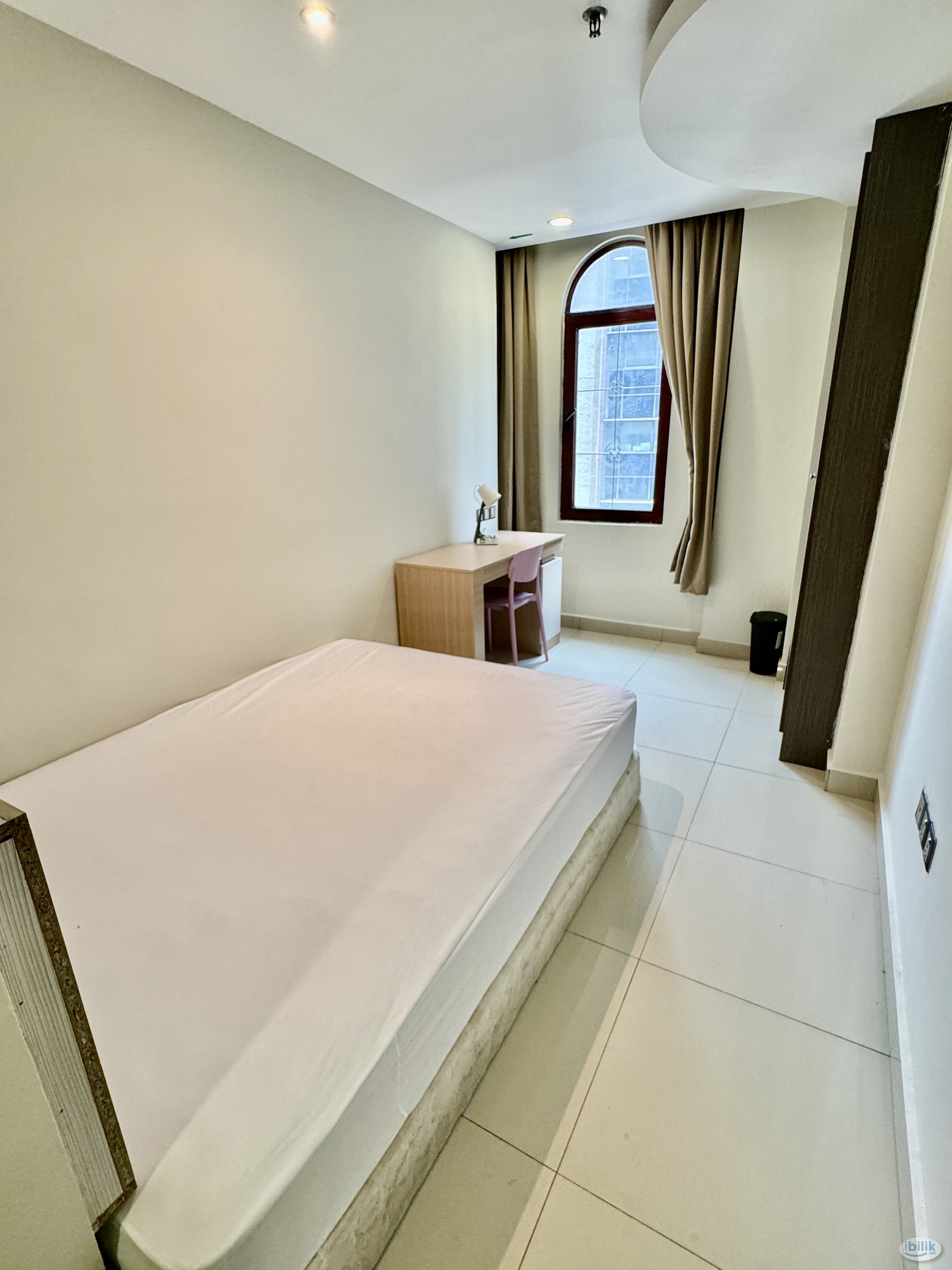 4 mins walk to LRT Masjid Jamek 🚝 Co Living Hotel Room with Private Bathroom @ KL City Centre ⭐ Opposite Segi University - Image 2