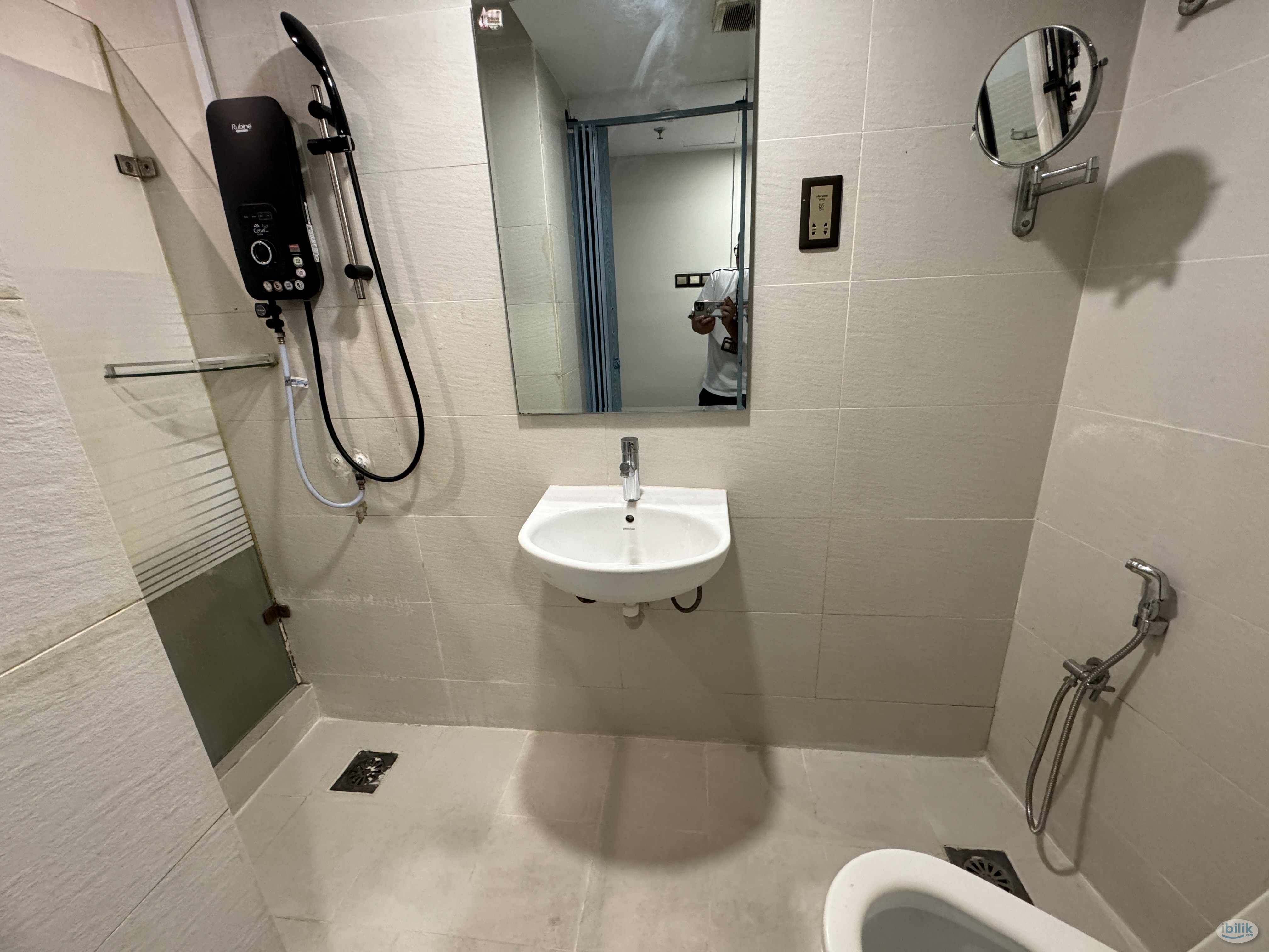 4 mins walk to LRT Masjid Jamek 🚝 Co Living Hotel Room with Private Bathroom @ KL City Centre ⭐ Opposite Segi University - Image 5