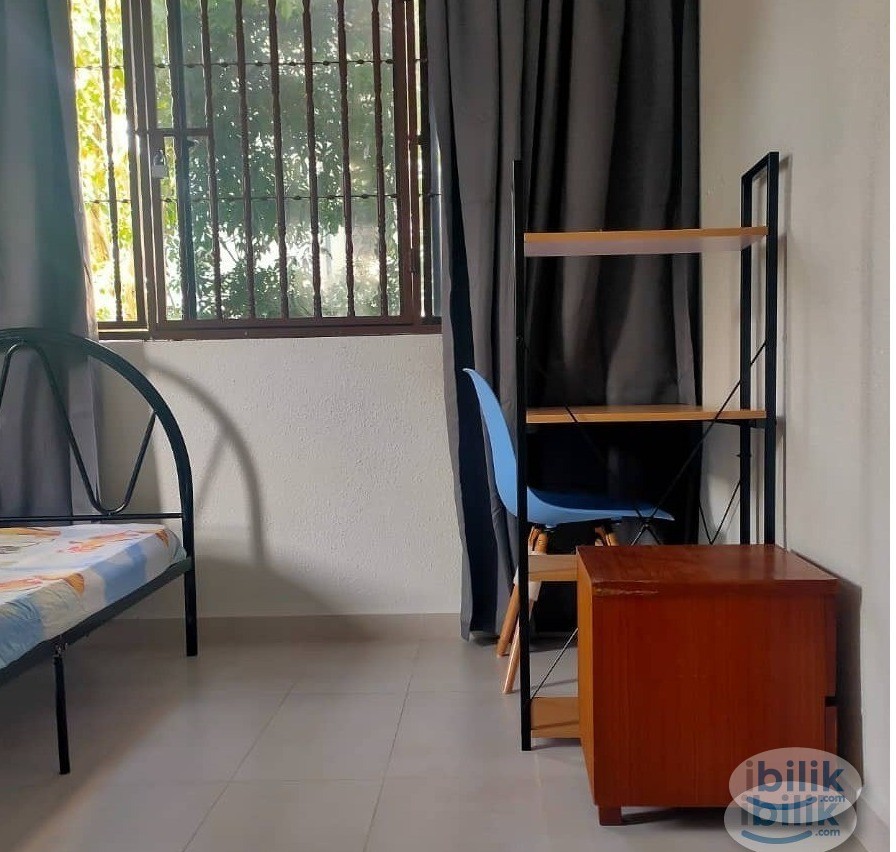 Master Room at Taman Petani, Lorong Singgora, Georgetown - Image 3