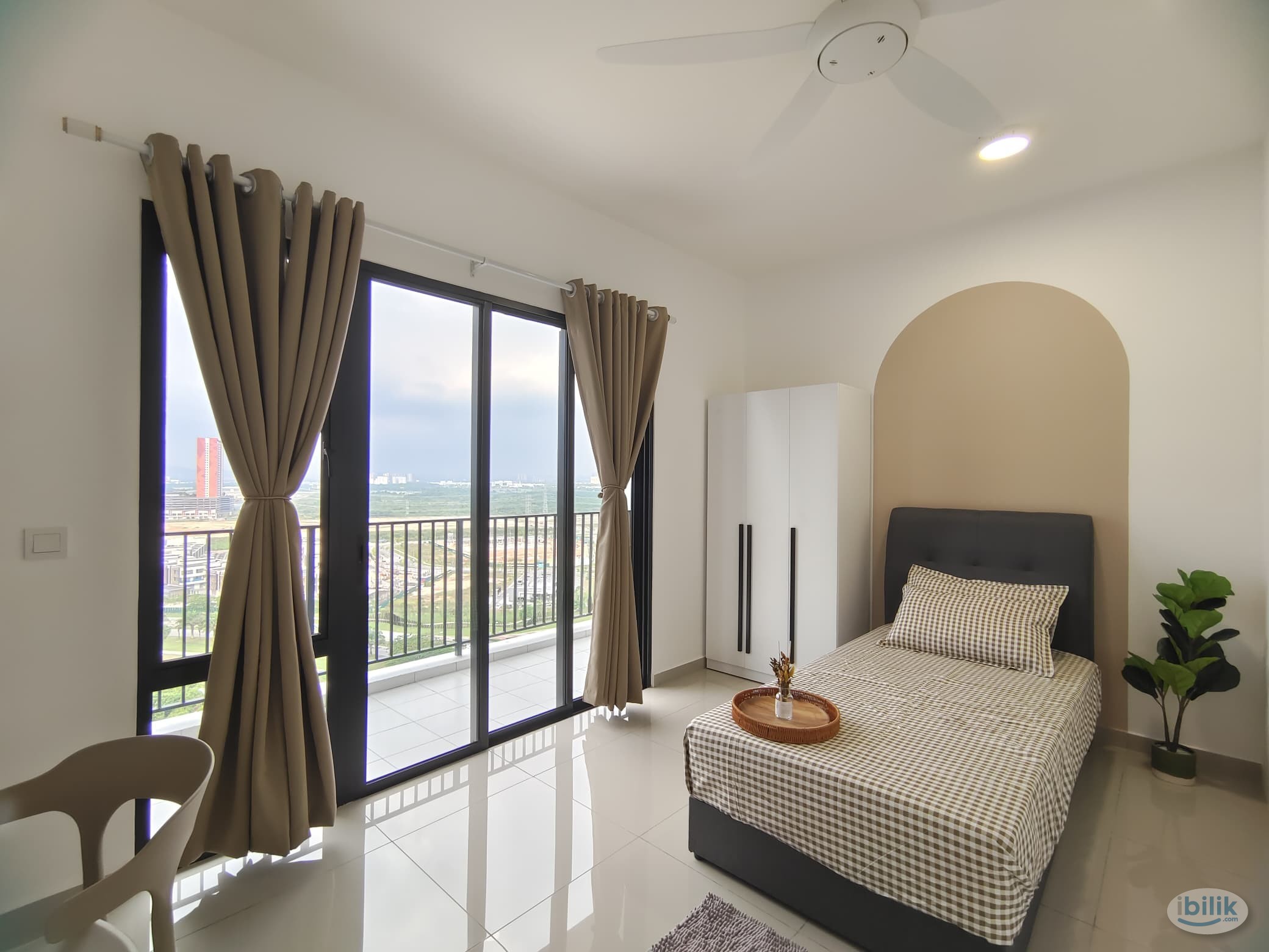 Duduk Seruang Medium Room For Rent Telok Panglima Garang - Image 1