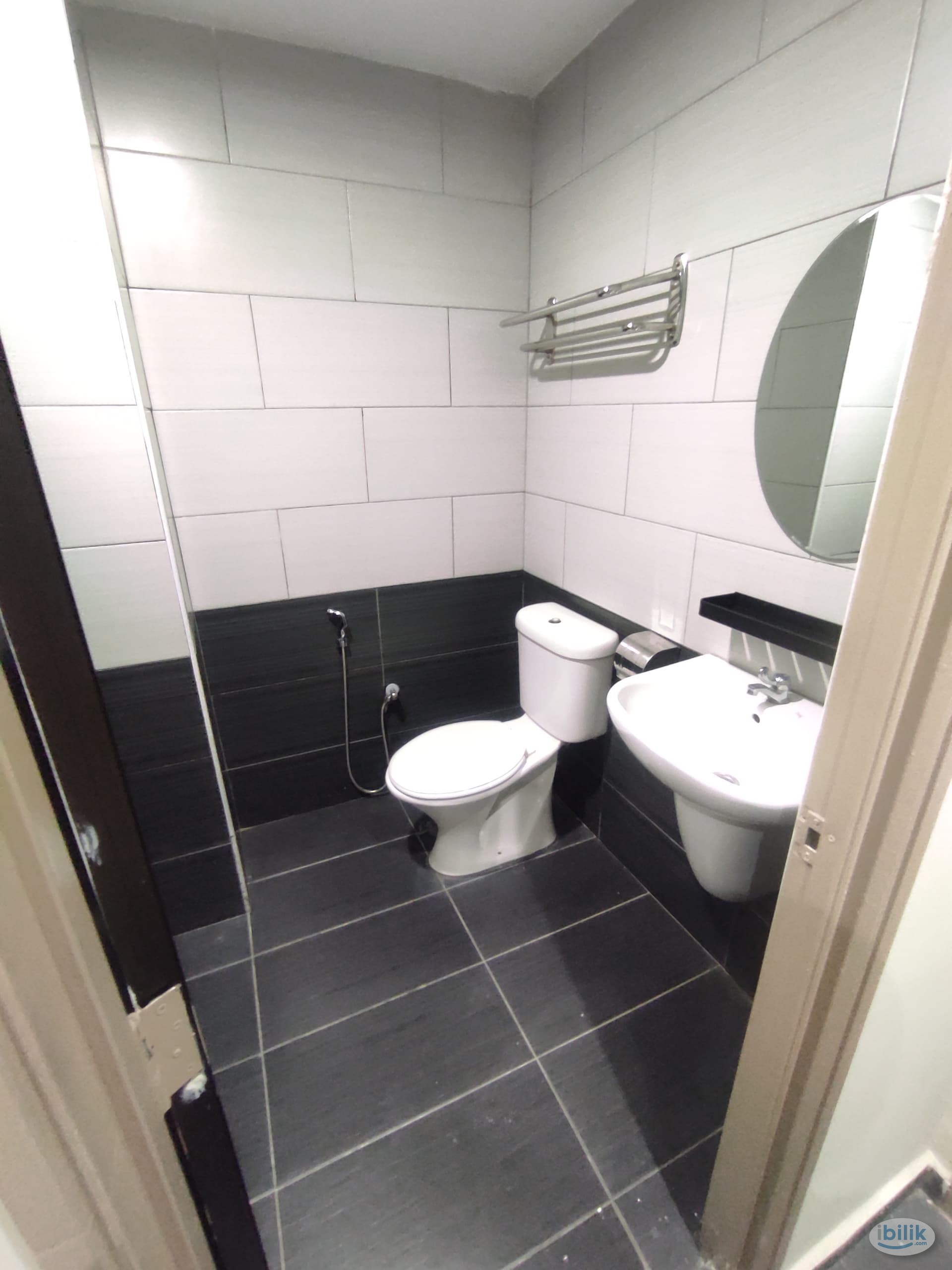 ❌Deposit ❗❗❗❗❗❗Private Bathroom 🚽 Available Master Room at PJS8 with 6 mins 🚶‍♀️ to Mentari LRT Station - Image 2