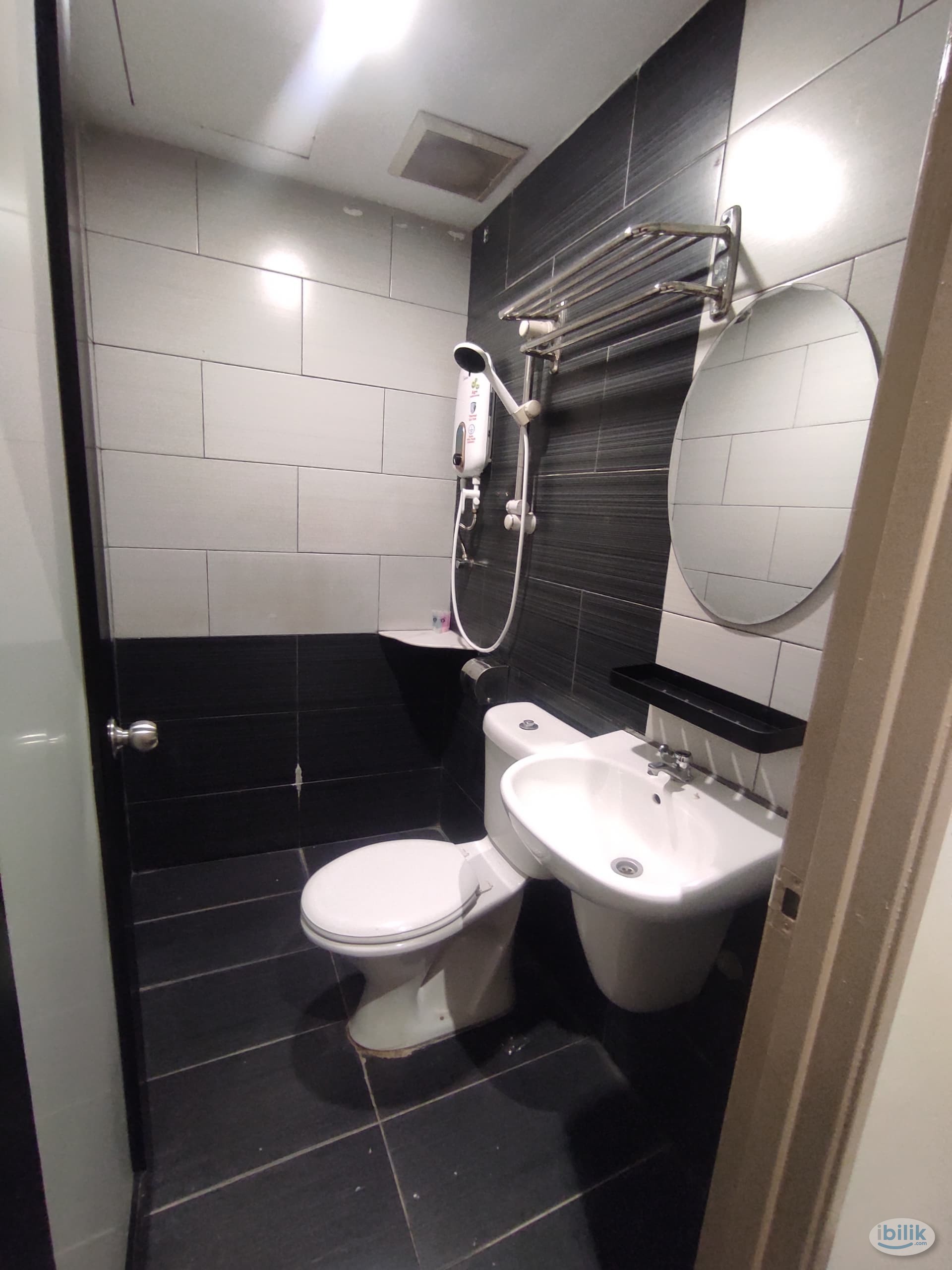 ❌Deposit ❗❗❗❗❗❗Private Bathroom 🚽 Available Master Room at PJS8 with 6 mins 🚶‍♀️ to Mentari LRT Station - Image 4