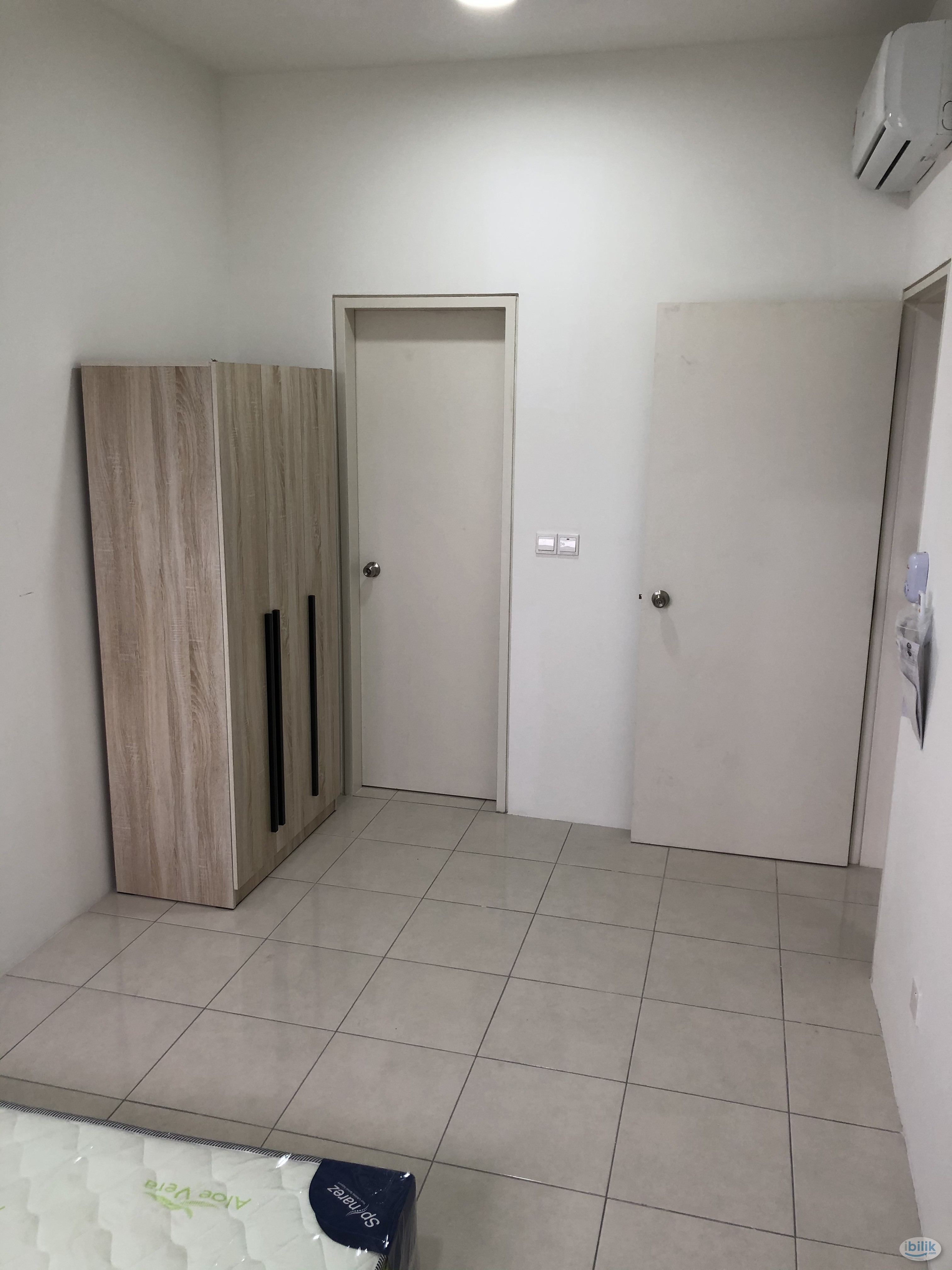 Master Room at Seri Wahyu Residences besides Lakeville Residence, Jalan Ipoh - Image 2