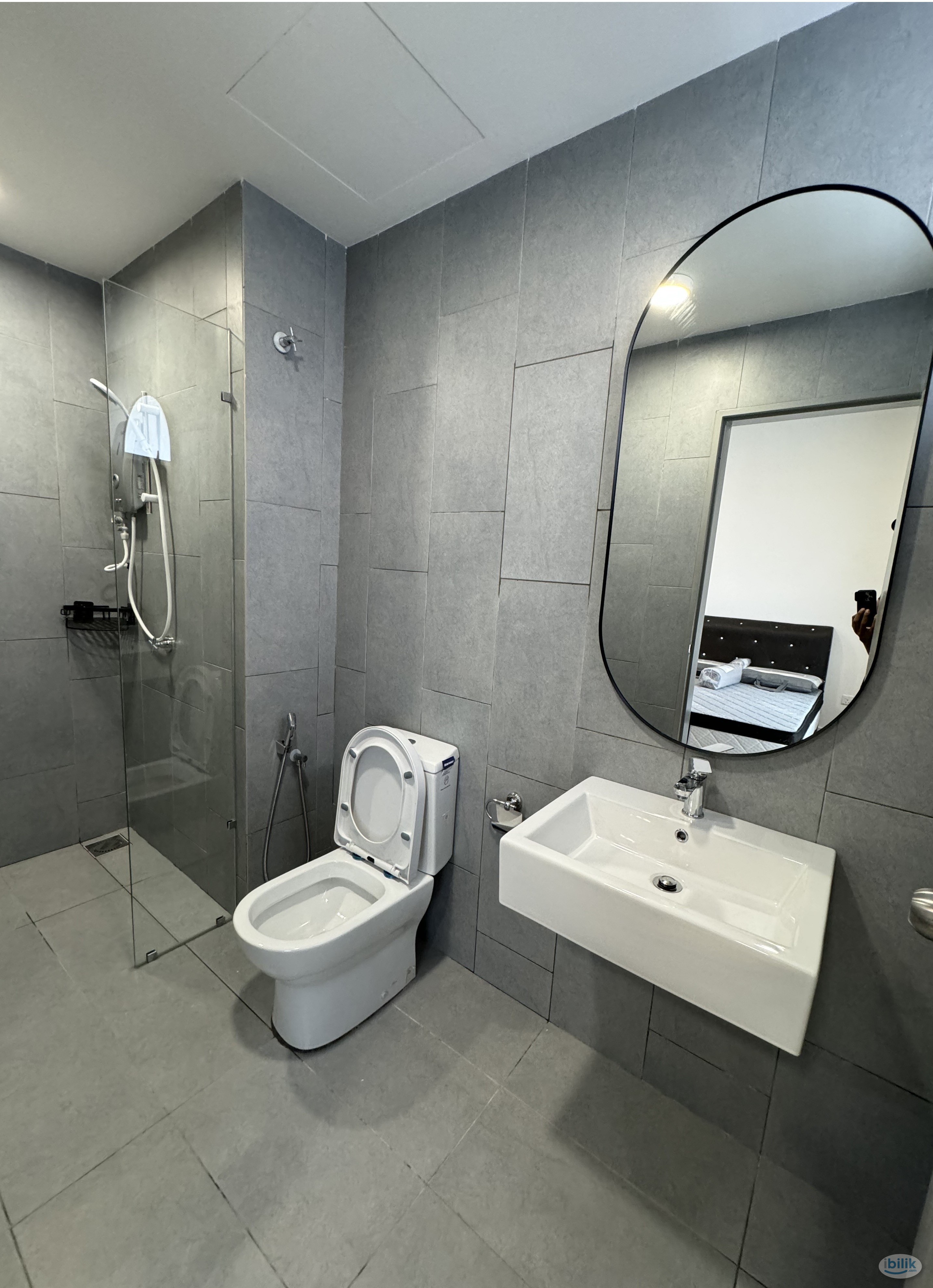 Master Room at M Vertica KL City Residences, Cheras - Image 3