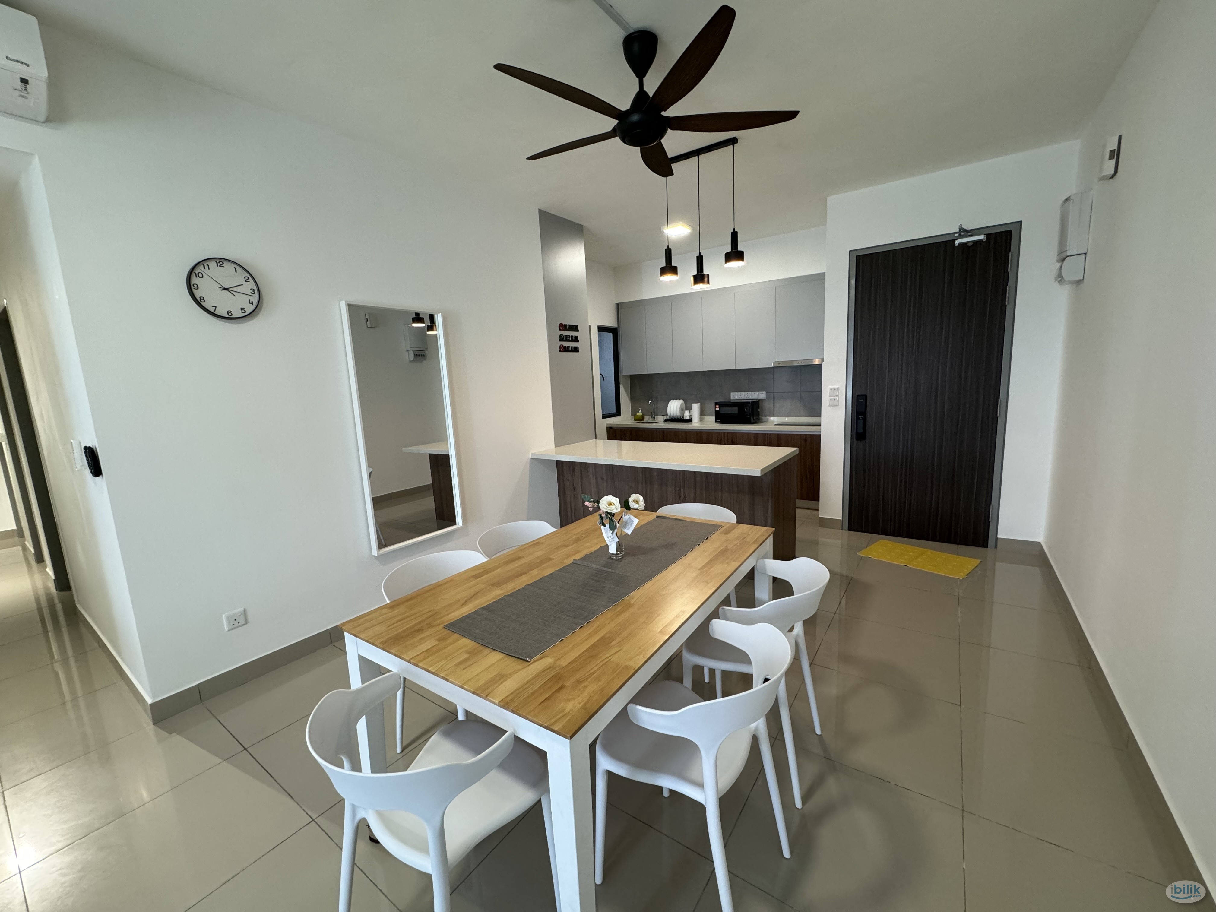 Middle Room at M Vertica KL City Residences, Cheras - Image 1