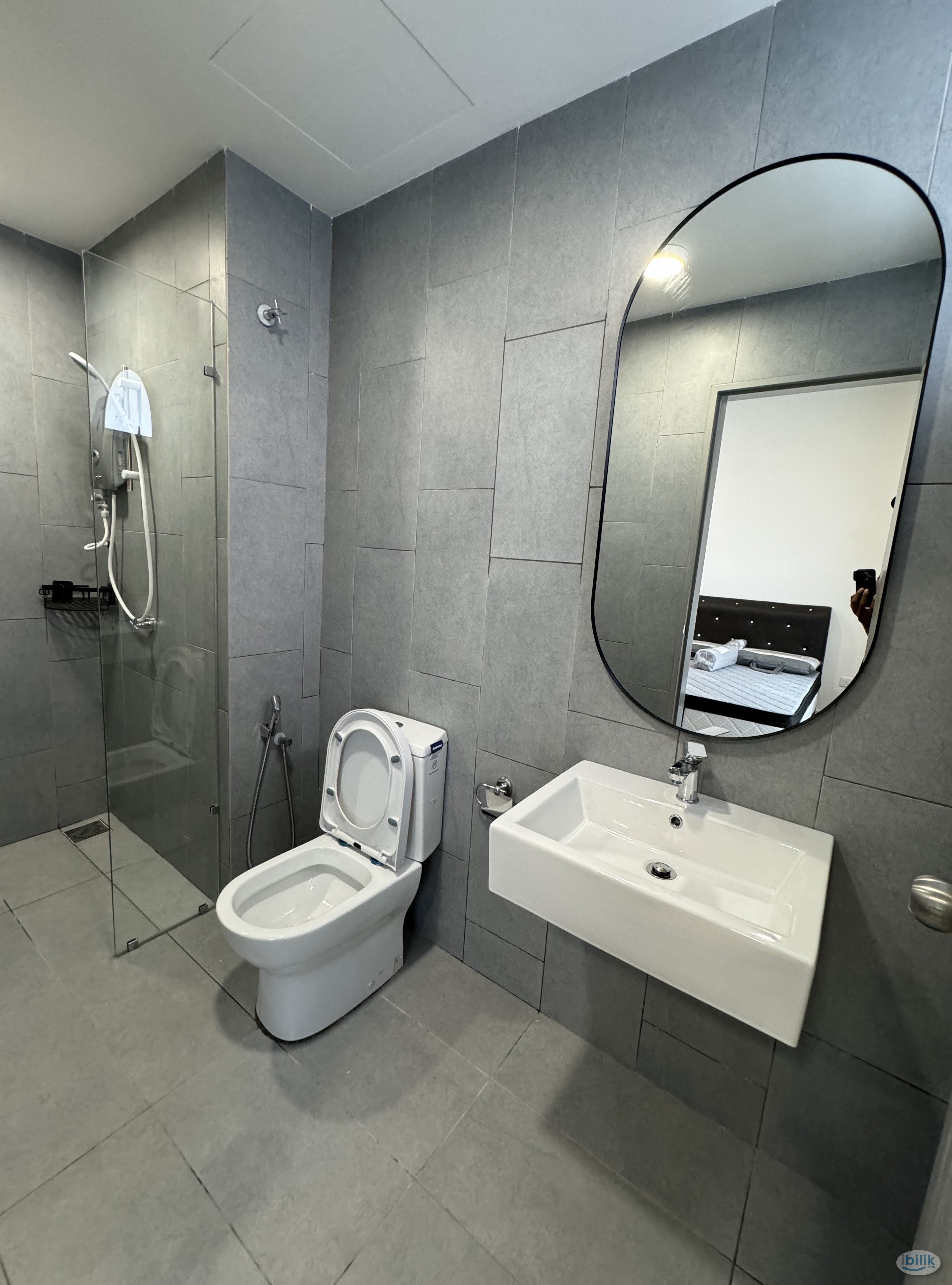 Middle Room at M Vertica KL City Residences, Cheras - Image 2