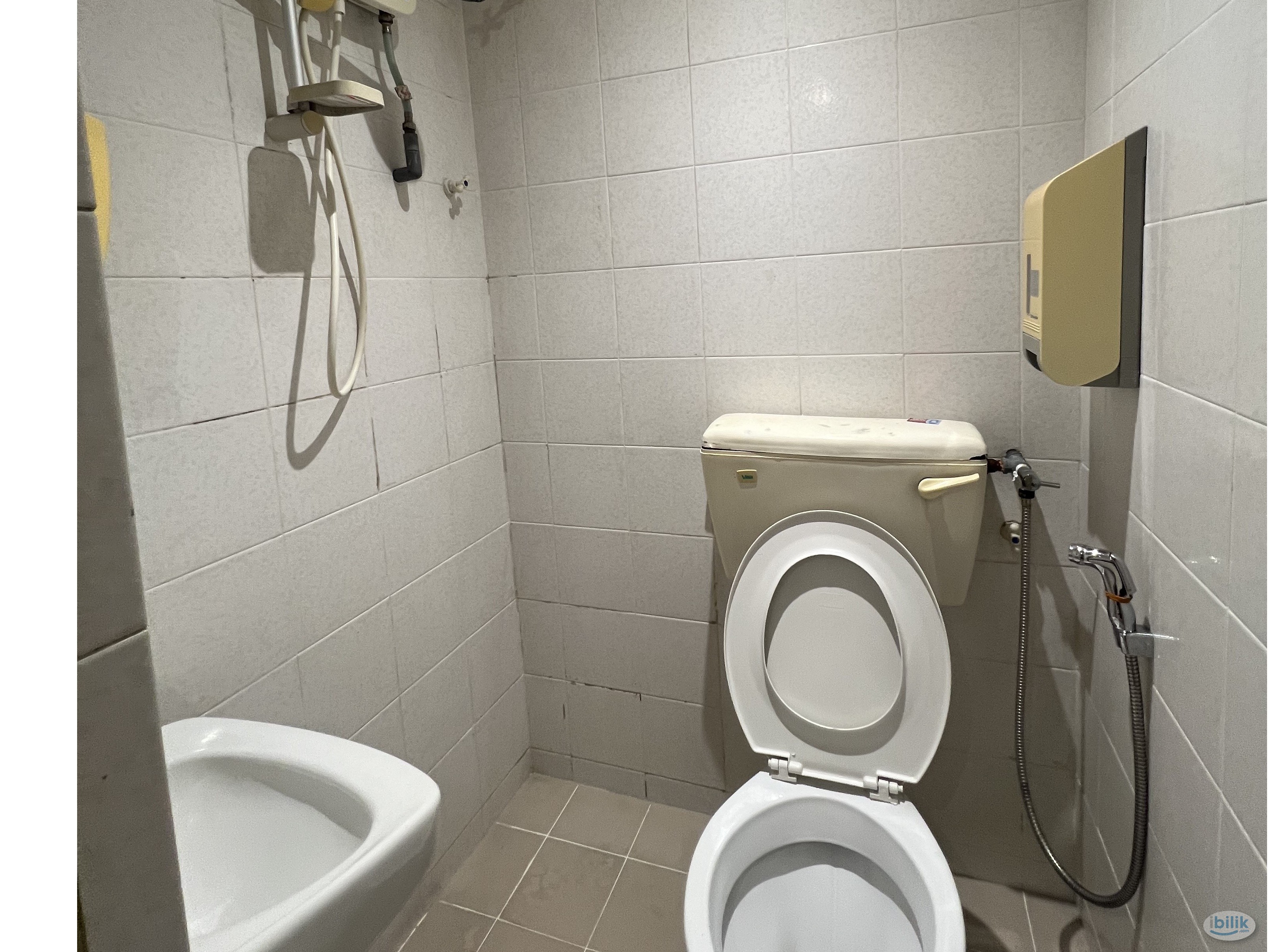 💥FEMALE UNIT ZER0️⃣ deposit middle room @Jalan BU1 with affordable price👍👍 - Image 3