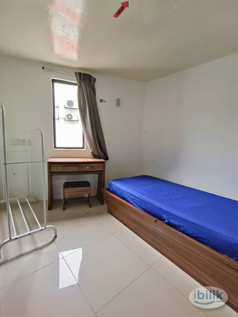 *Single Room with Window and Private Bathroom @ SS 4d/2 near to LRT Kelana Jaya Station - Image 1