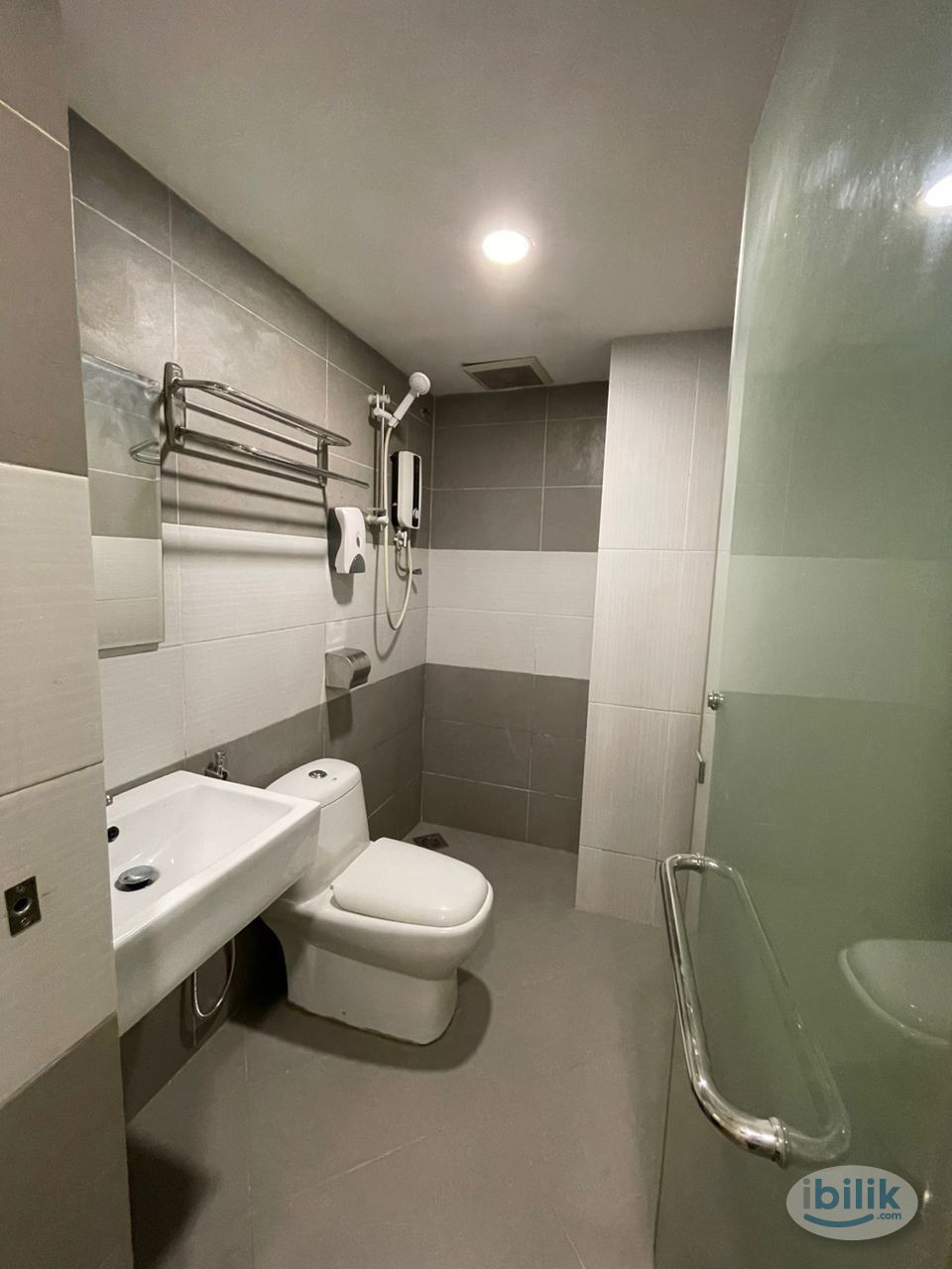 🔥Cozy Room Come With Private Bathroom For Rent🔥NEARBY🚗COLUMBIA HOSPITAL,HICOM INDUSTRIAL,GAMUDA WALK MALL,NSK ,AEON BIG - Image 2