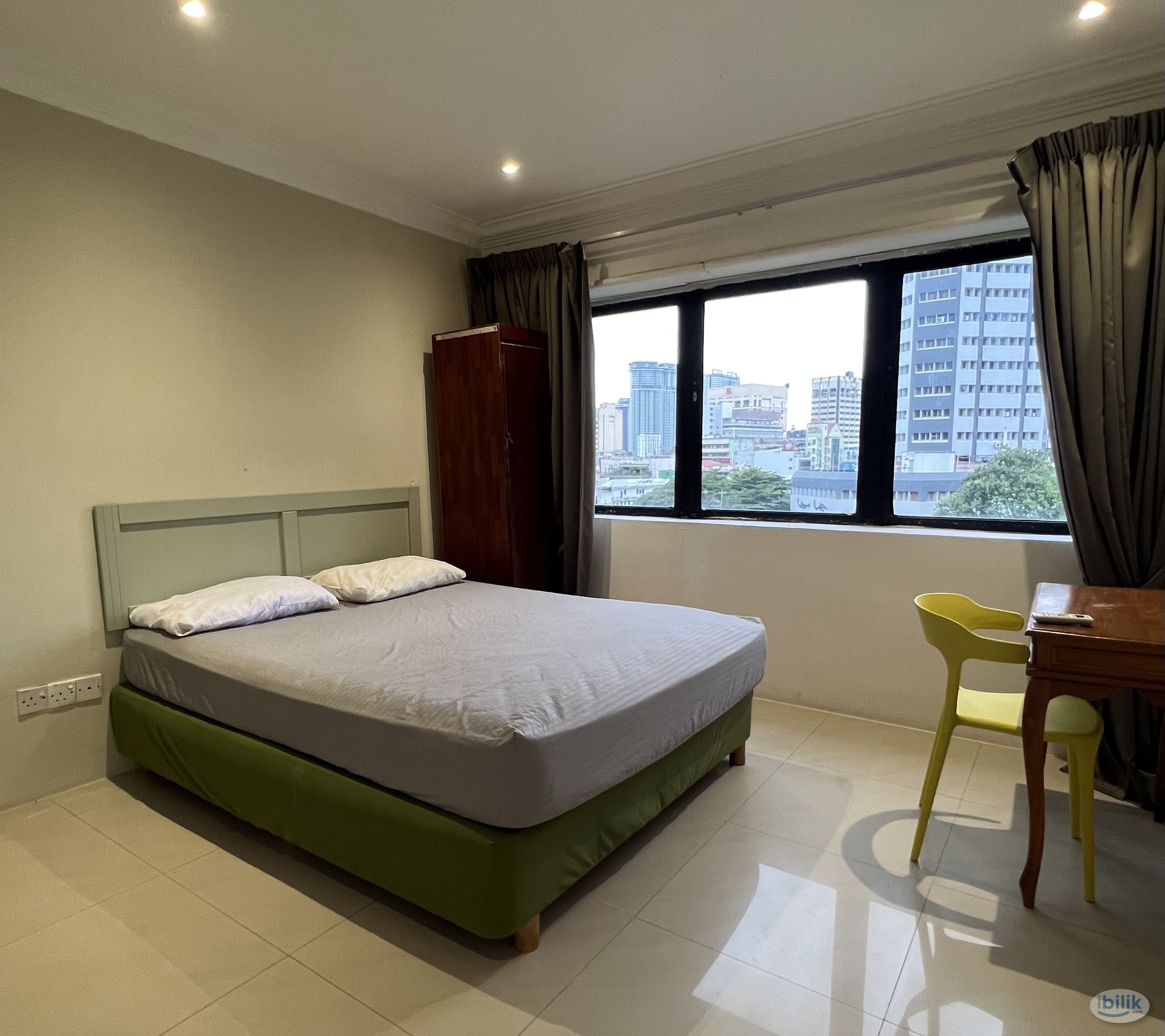 Walking distance to LRT Masjid Jamek  Private bathroom Master Room at Masjid Jamek, KL City Centre - Image 1