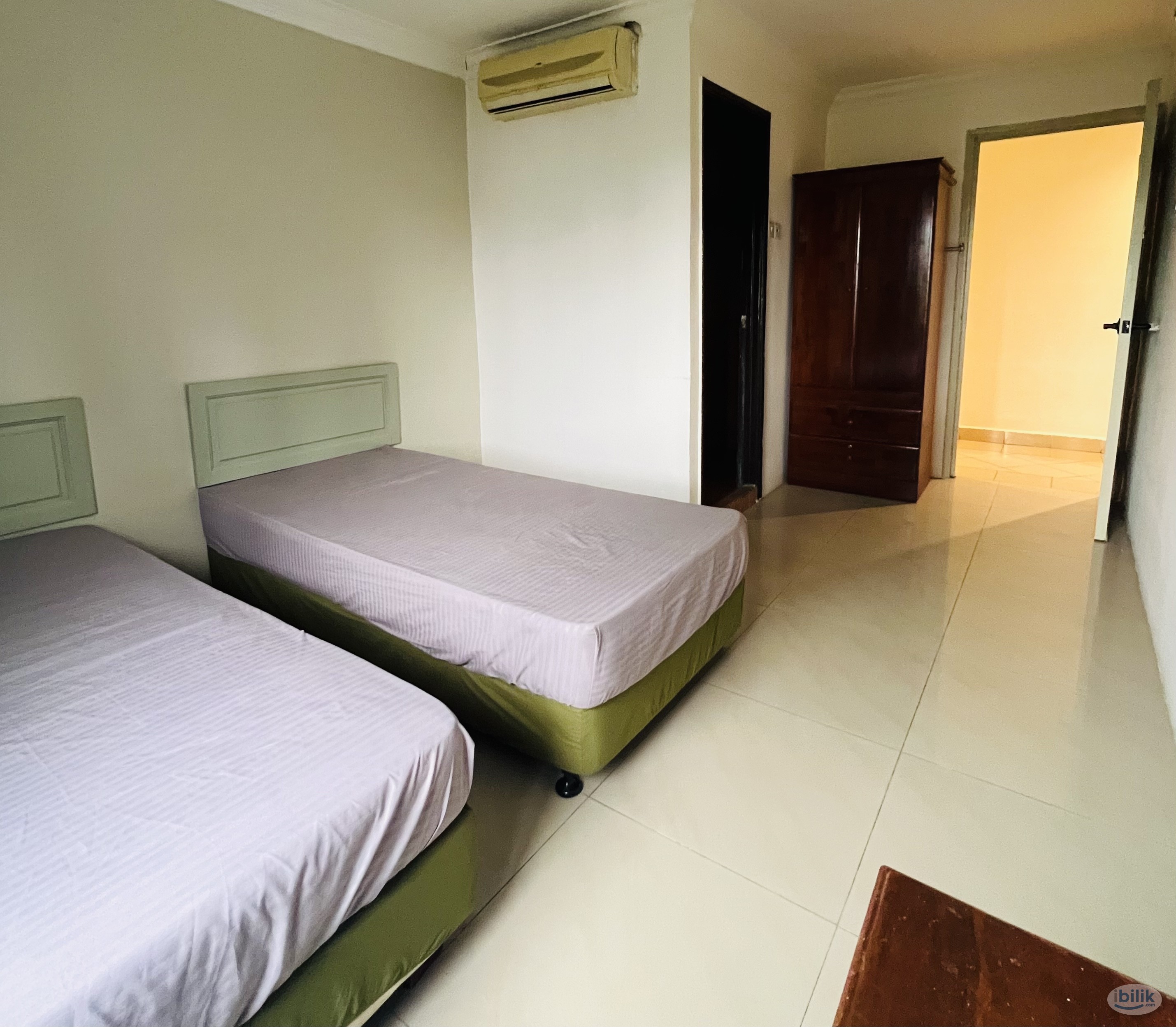 Walking distance to LRT Masjid Jamek  Private bathroom Master Room at Masjid Jamek, KL City Centre - Image 5