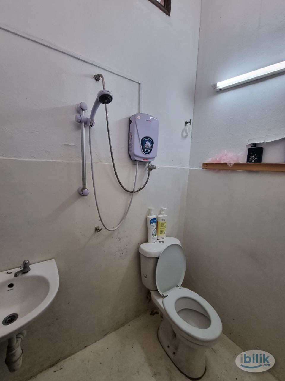 [PJS 10 House] Medium Room with Aircond Rent Near BRT Mentari, Sunway Pyramid - Image 4