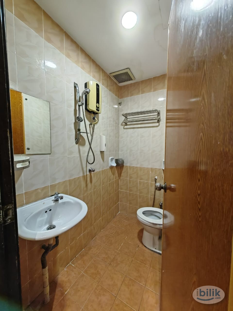 Zero Deposit🔥Master Bedroom With Private Bathroom For Rent ,  5 Mins Walk To LRT Plaza Rakyat , 2 Mins Walk To Menara Ma - Image 1