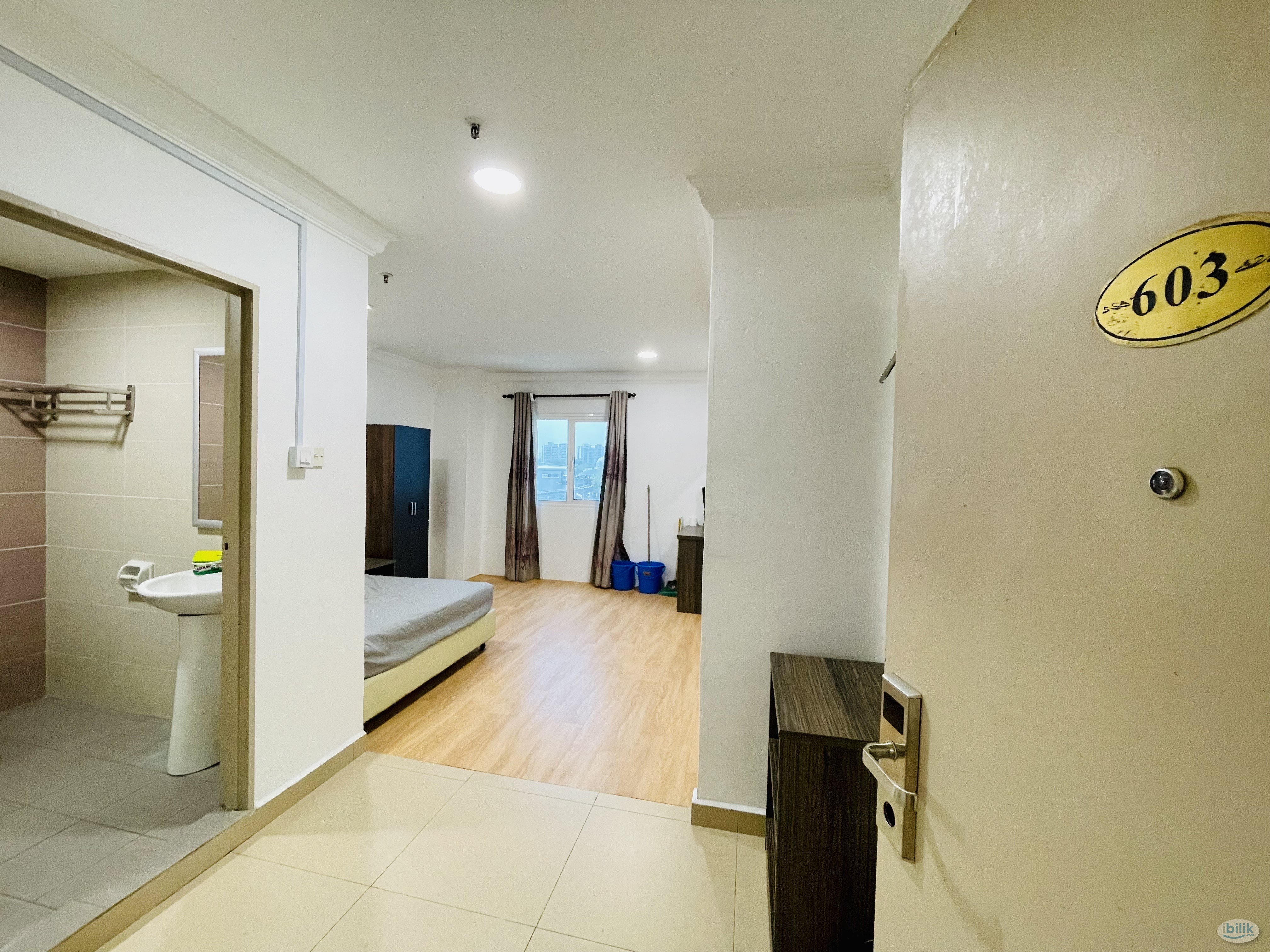 Co living hotel room for rent, Walking distance 3 mins to imbi Monorail - Image 5