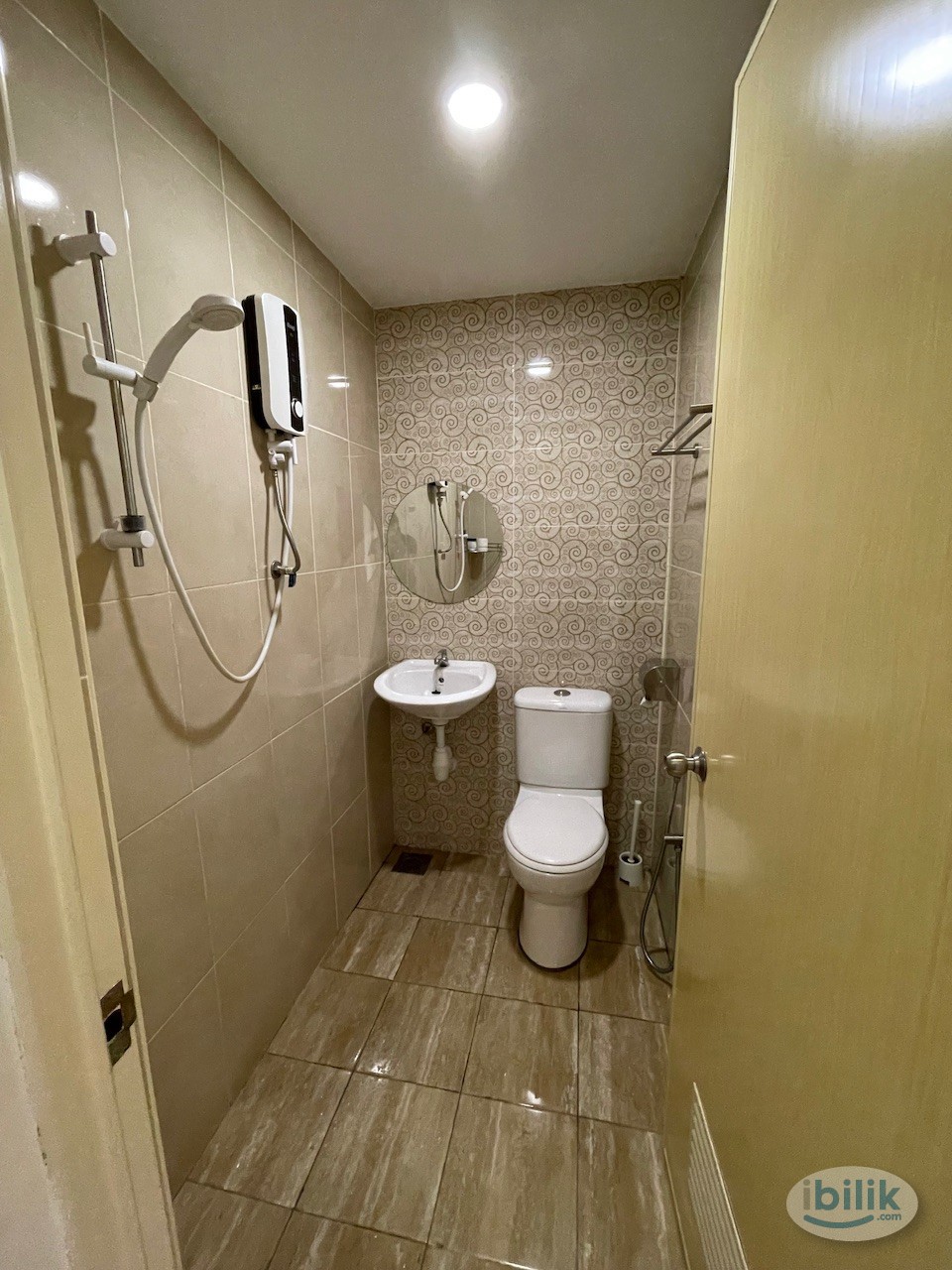 Co Living Hotel Room For Long Term Rent, Walking Distance To Hang Tuah LRT & Monorail - Image 3