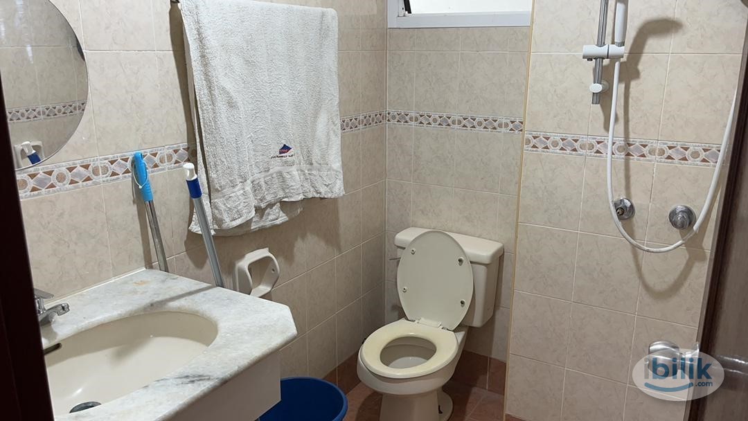 Single Room at Pulau Tikus, Penang - Image 3