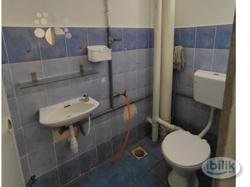 Single Room at Mentari Court 1, Bandar Sunway - Image 1